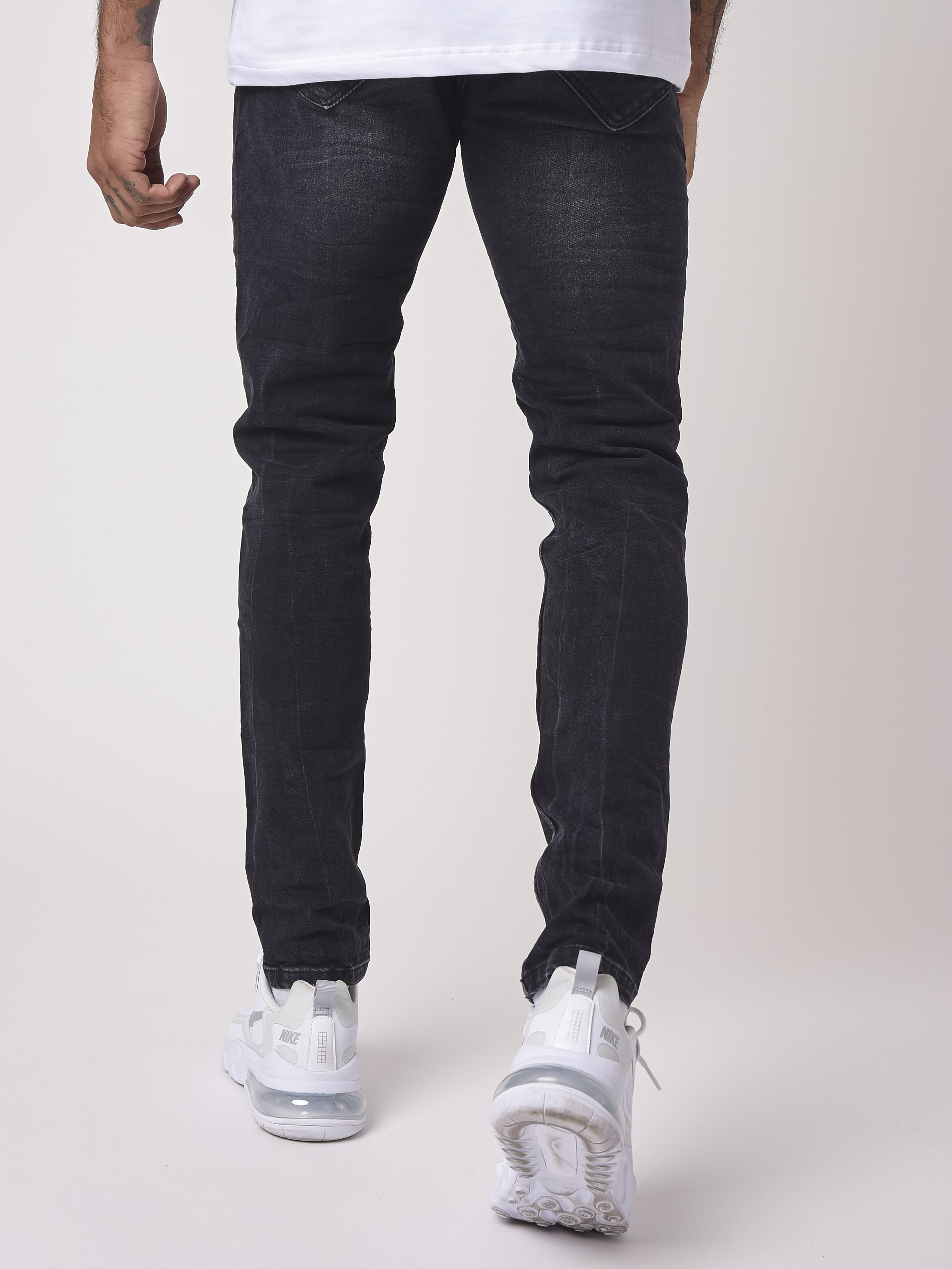 tp21027-noir-modelshot