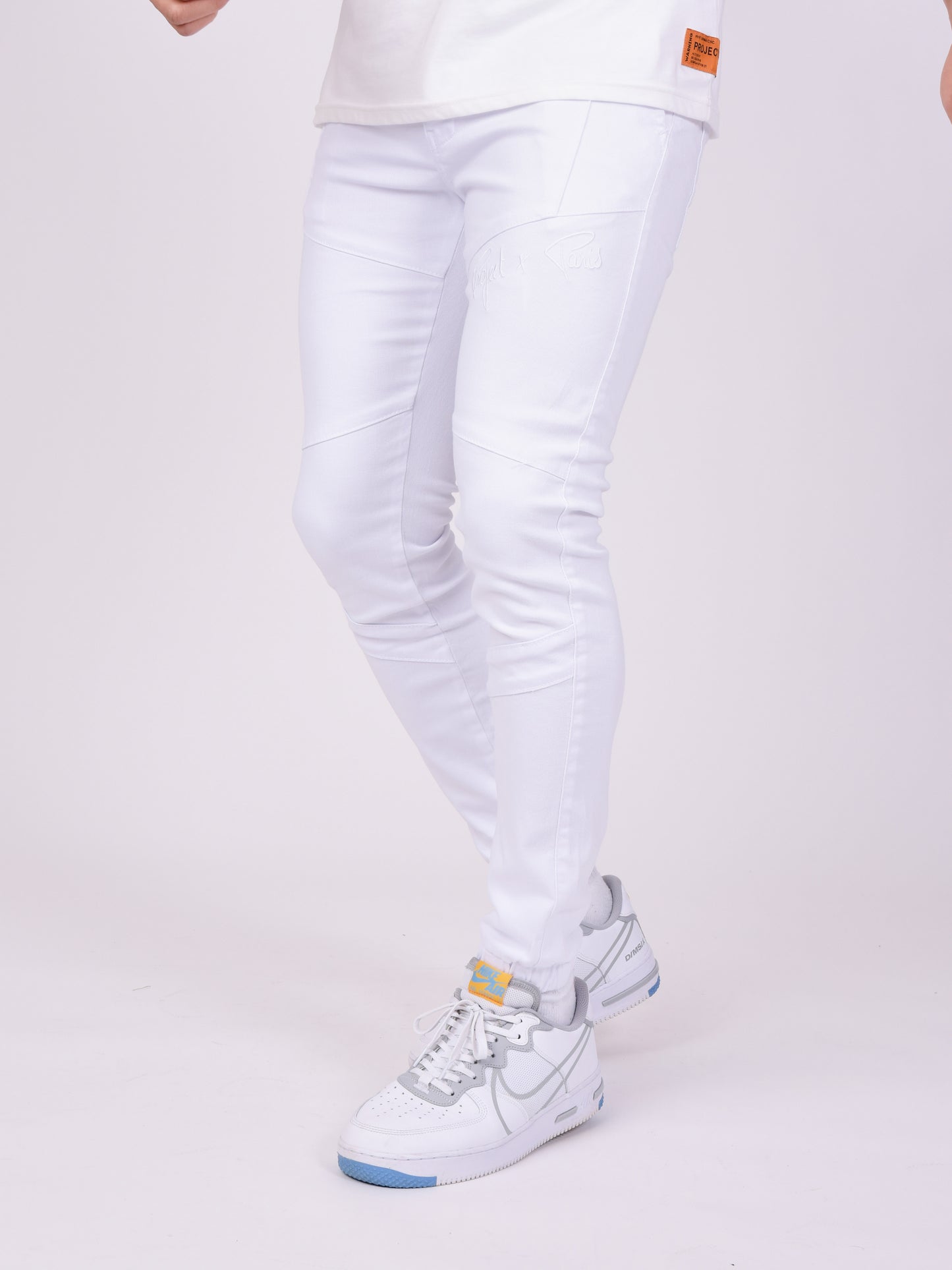 tp21044-blanc-modelshot
