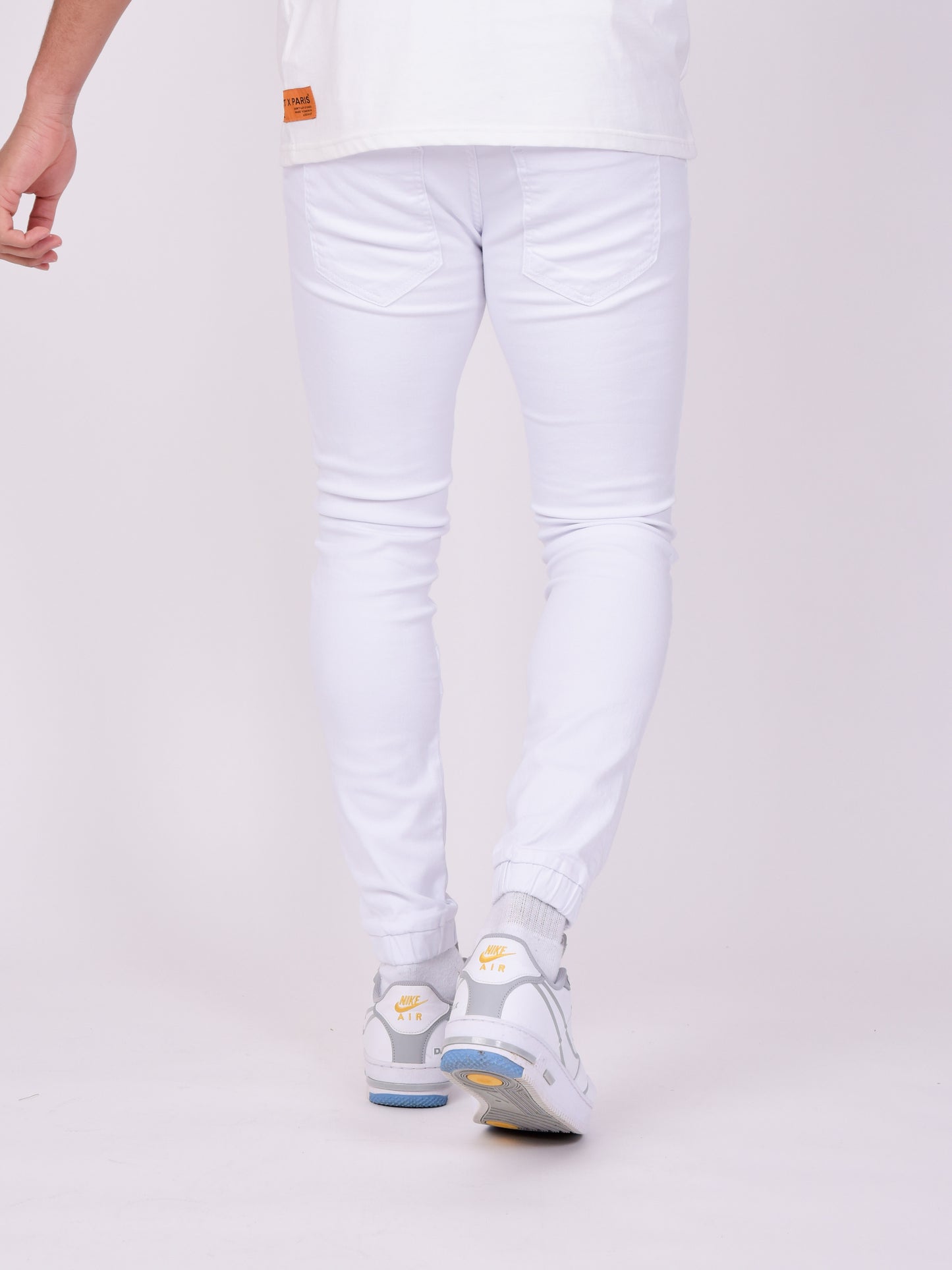 tp21044-blanc-modelshot