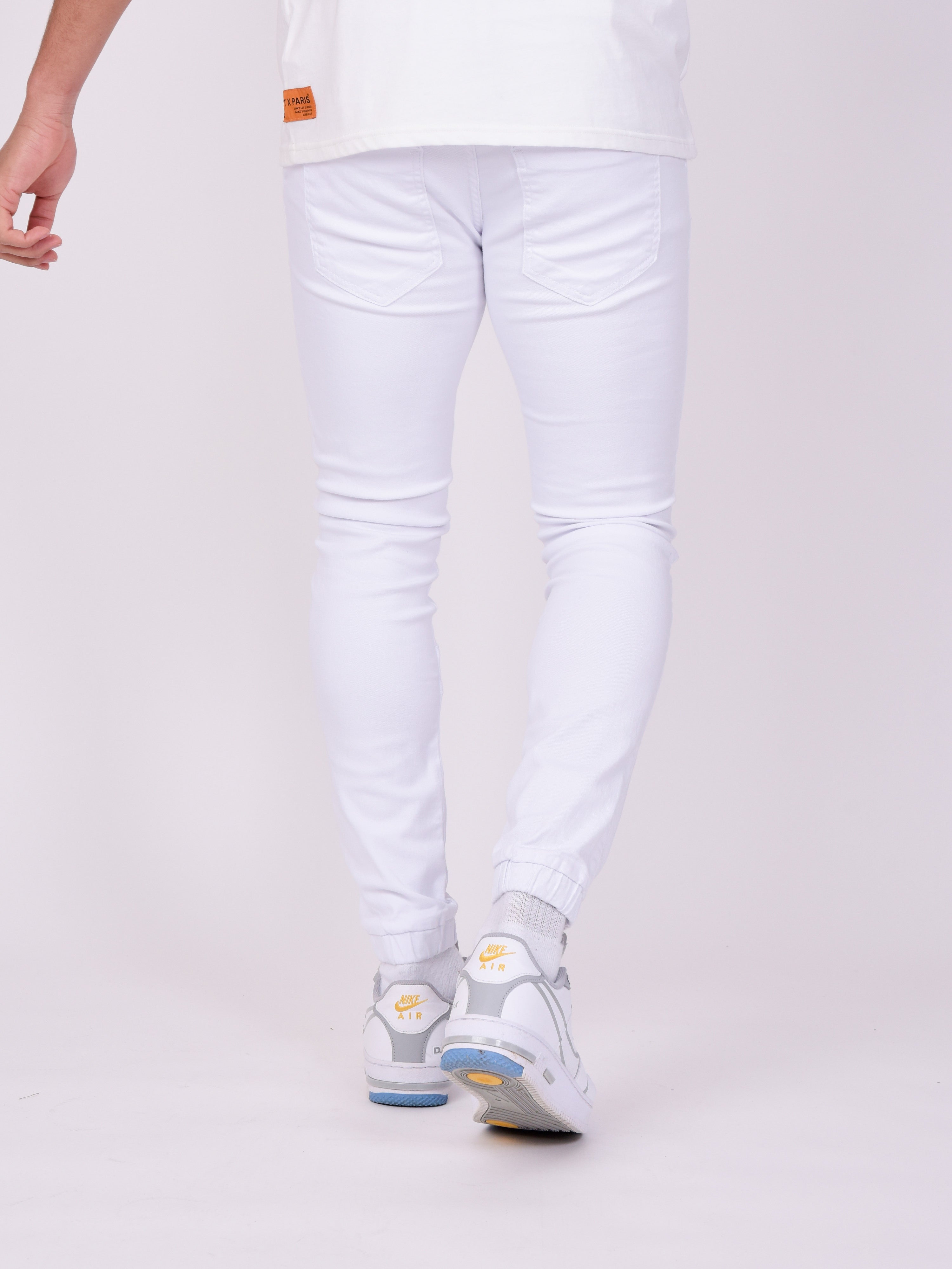 tp21044-blanc-modelshot