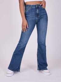 tp21046-bleu-modelshot