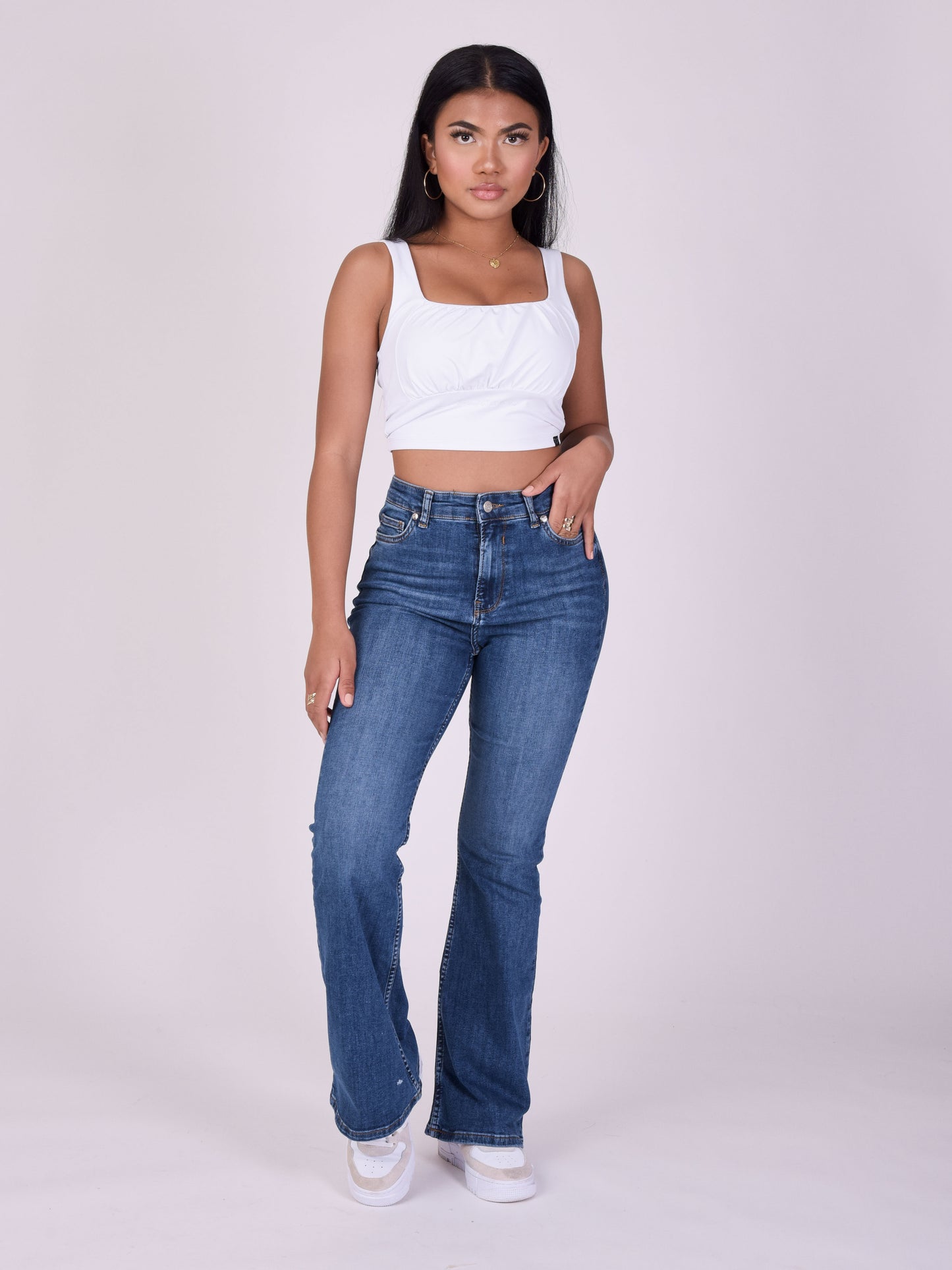tp21046-bleu-modelshot