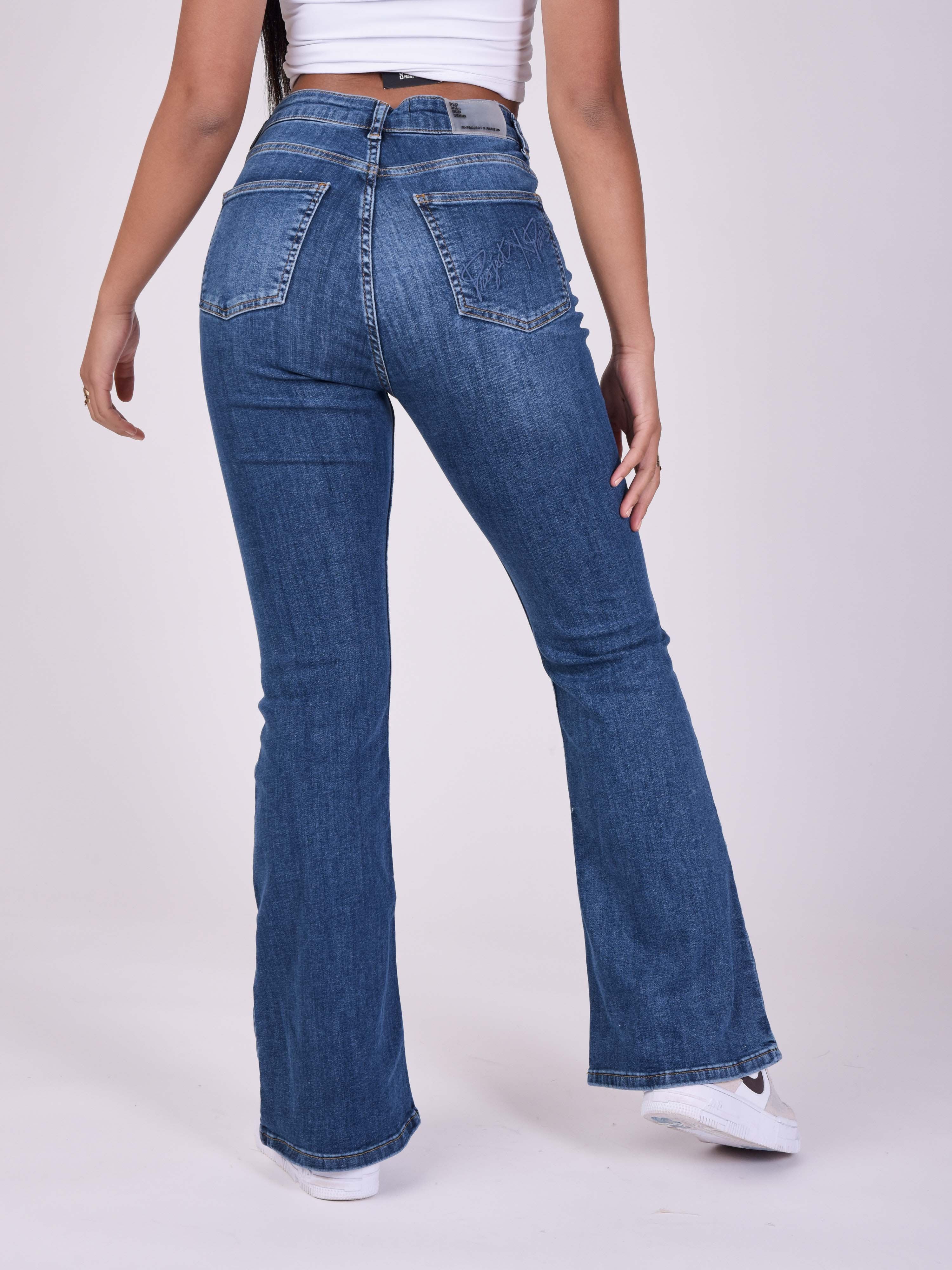 tp21046-bleu-modelshot