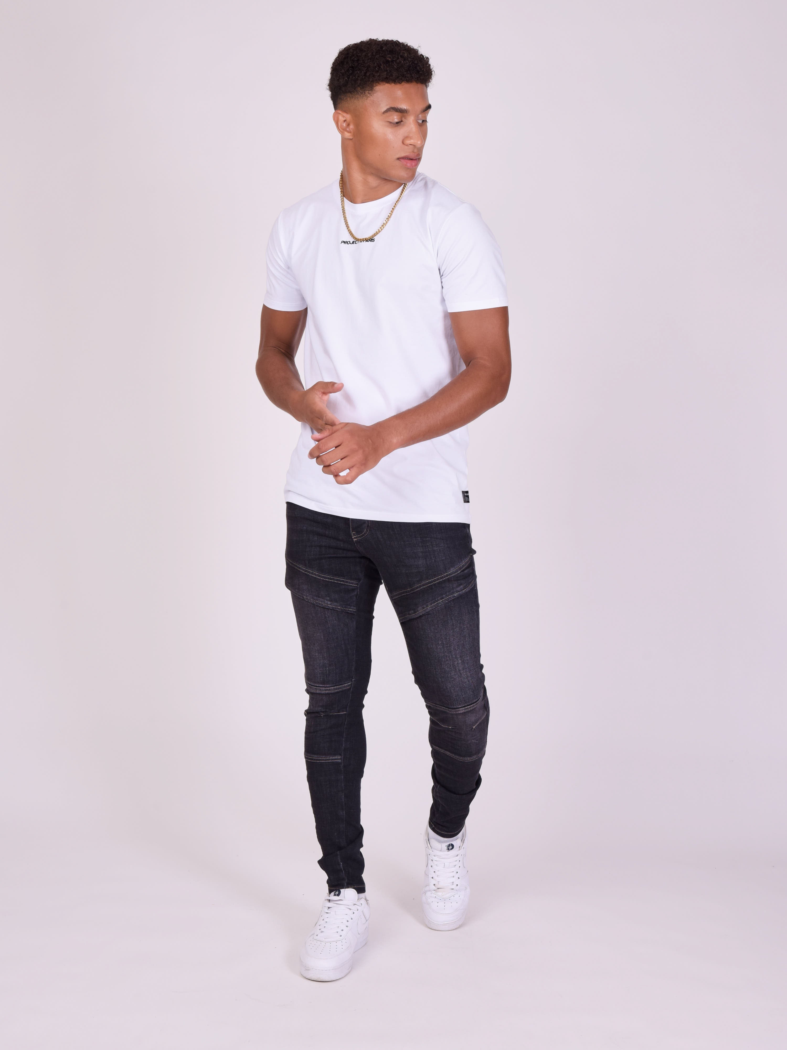 tp21050-noir-modelshot