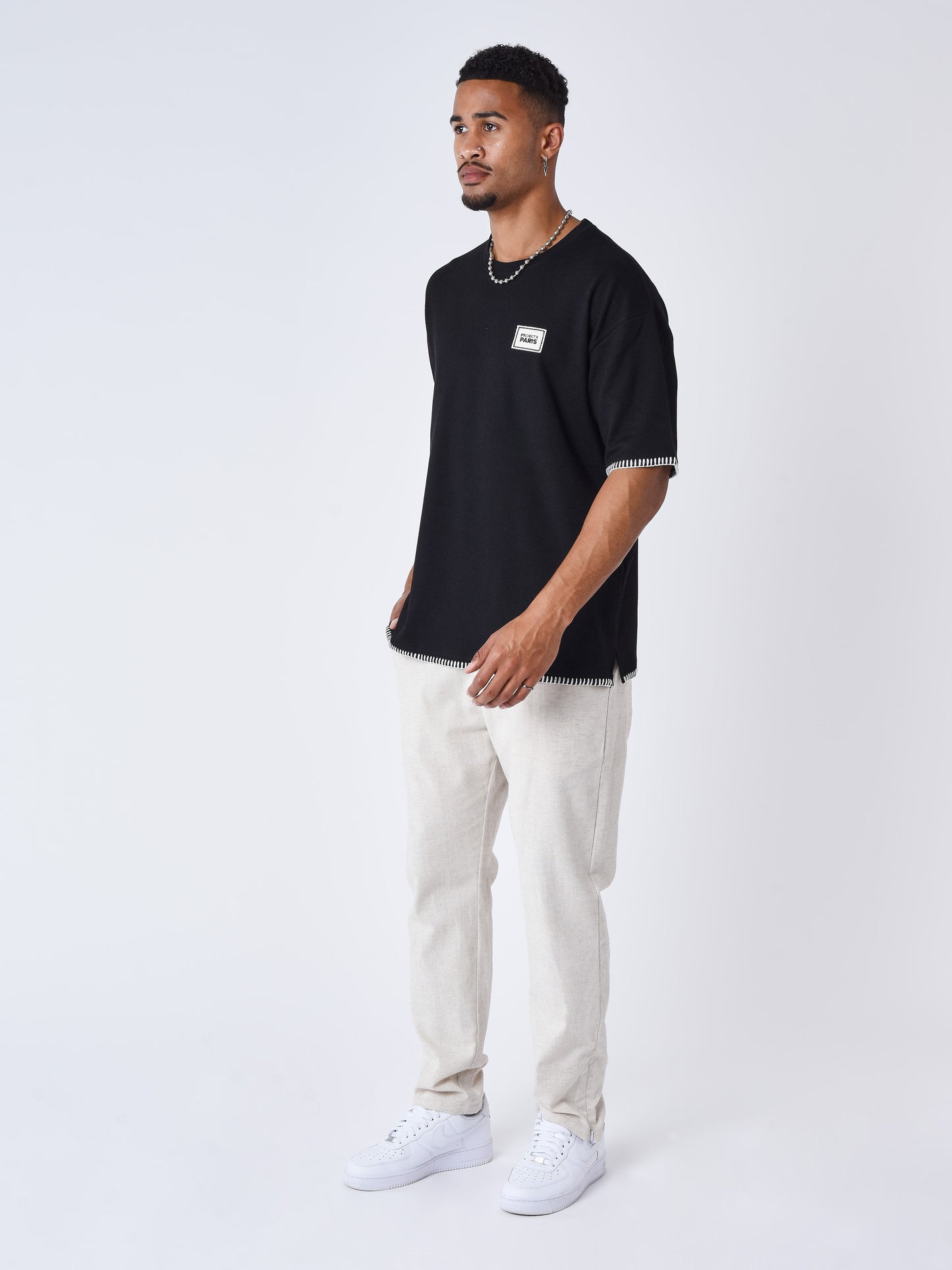 tshirt-texture-stitching-noir-modelshot