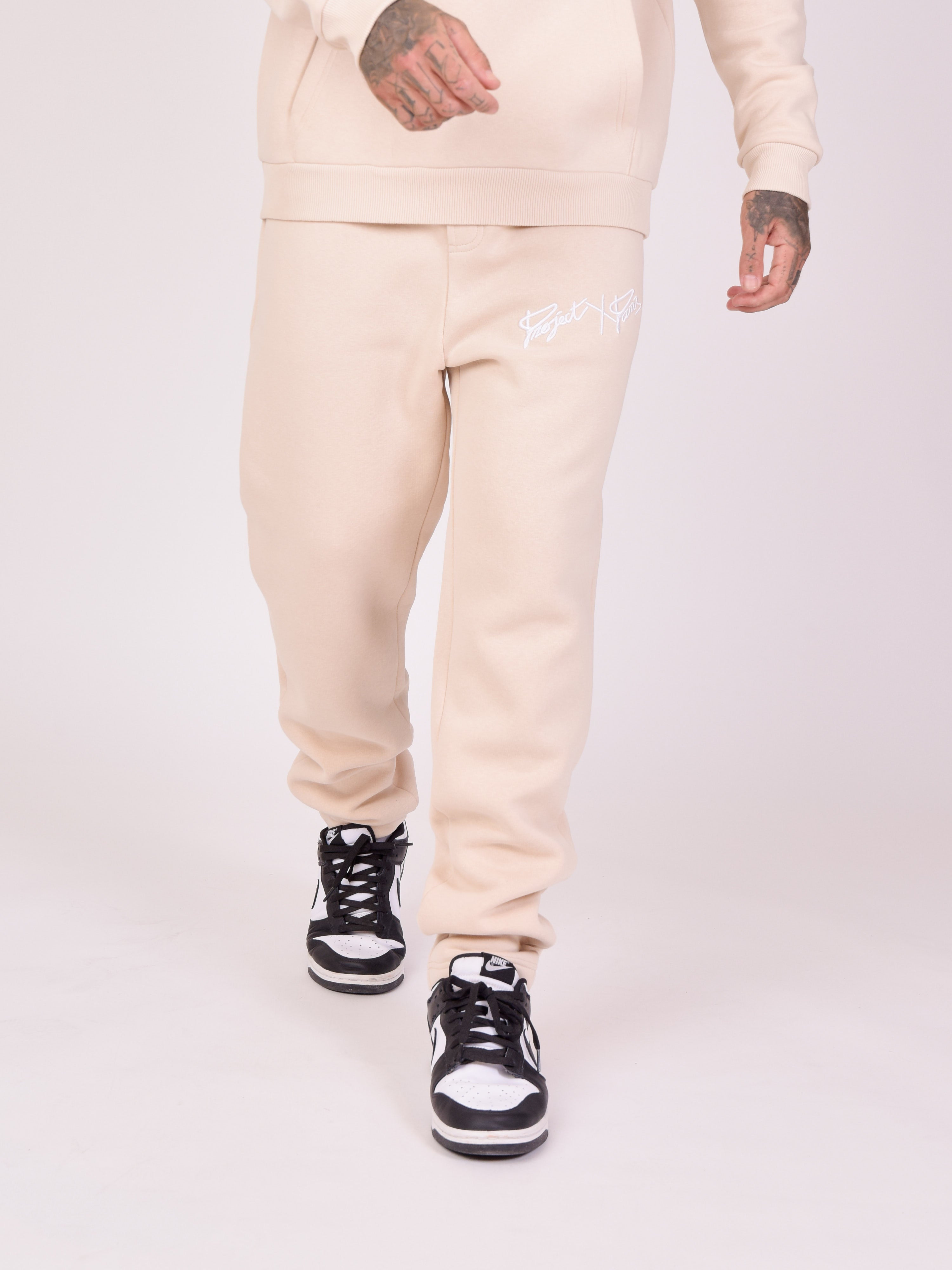 tu2120901-beige-modelshot