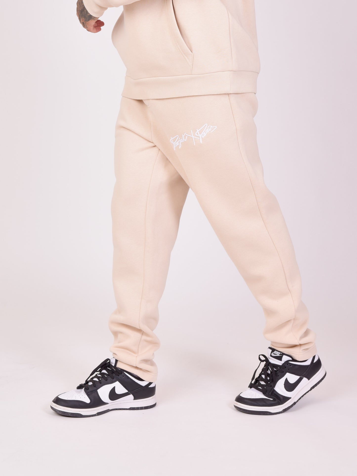 tu2120901-beige-modelshot