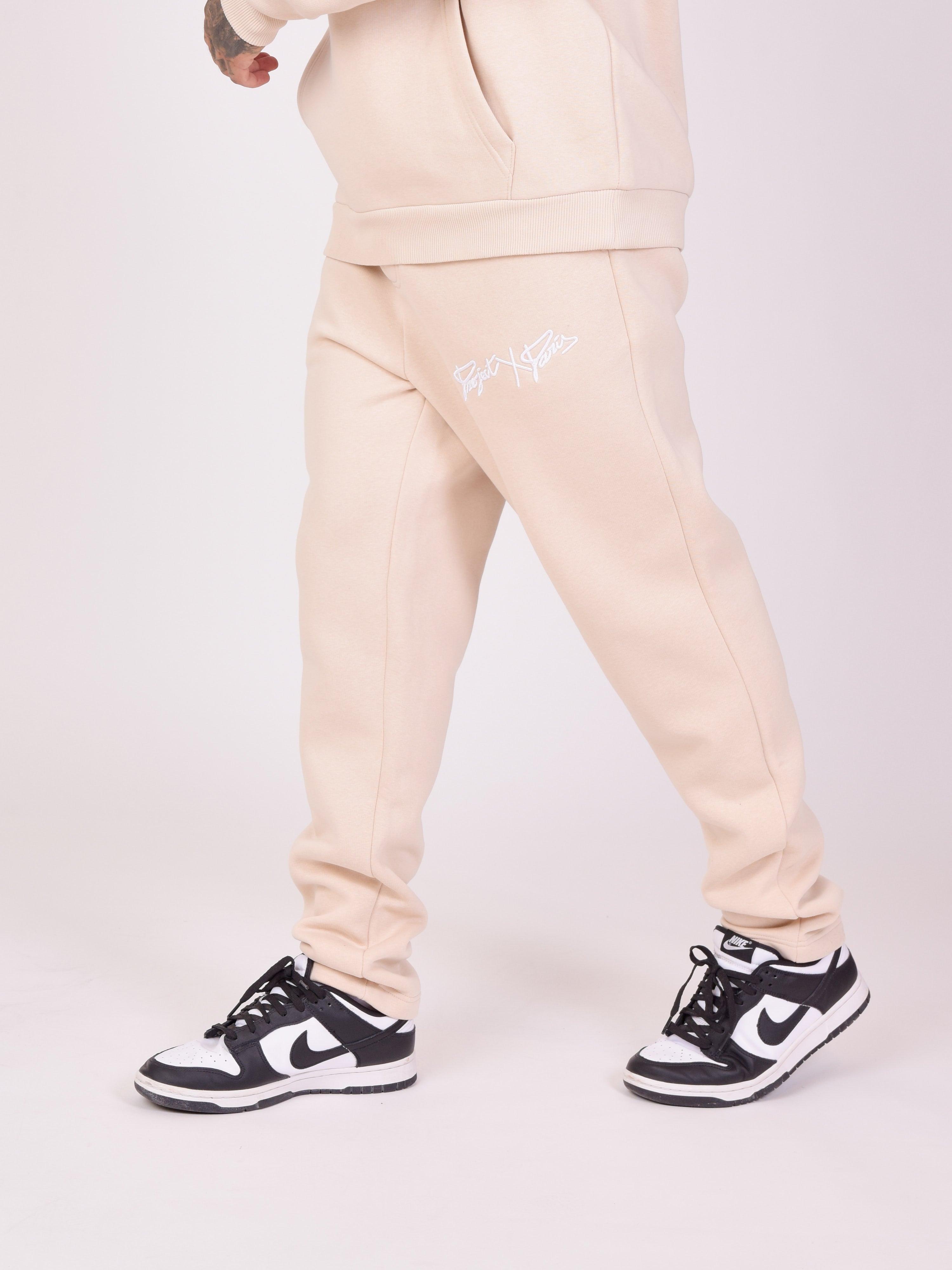 tu2120901-beige-modelshot