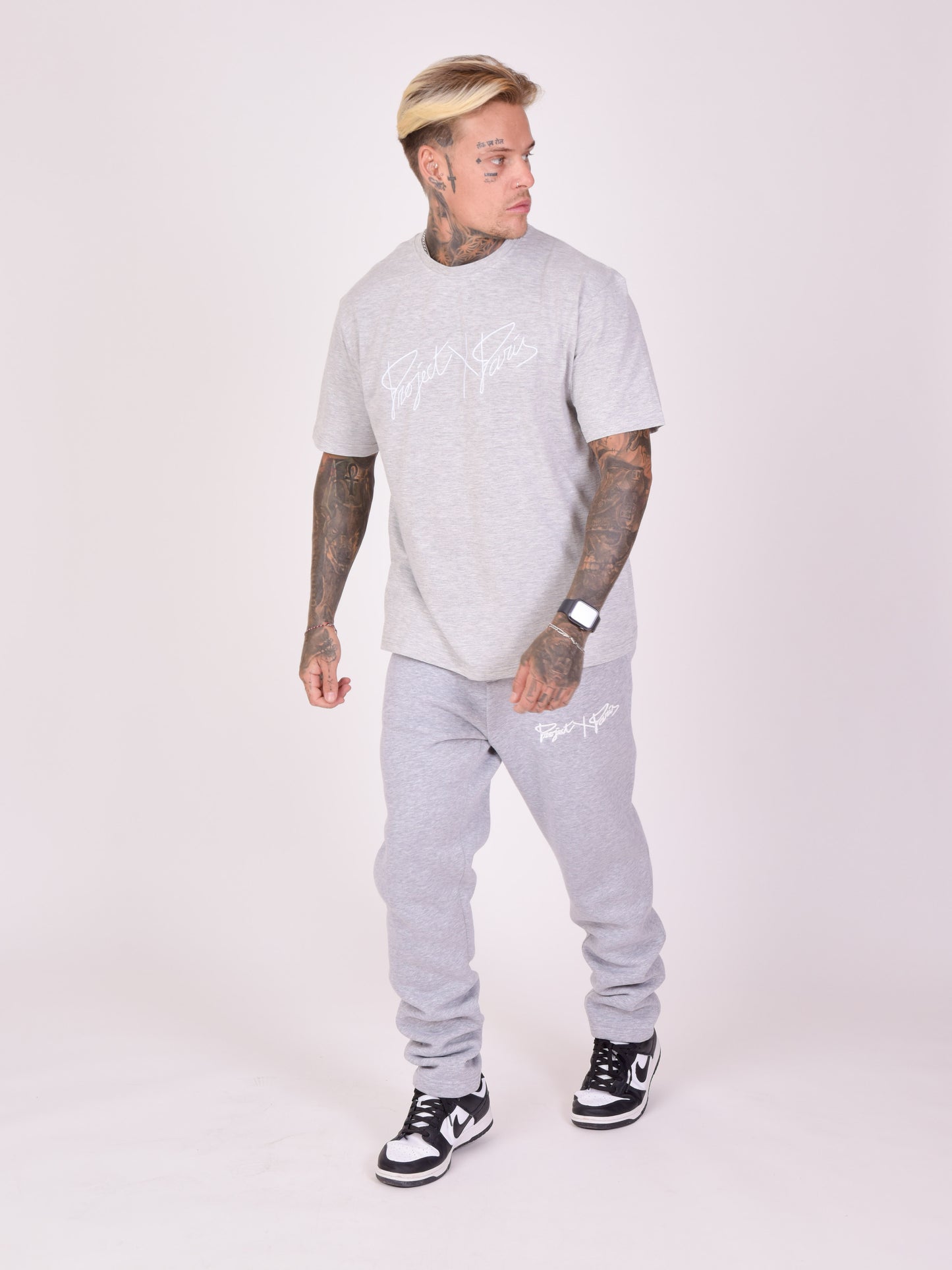 tu2120901-gris-clair-modelshot