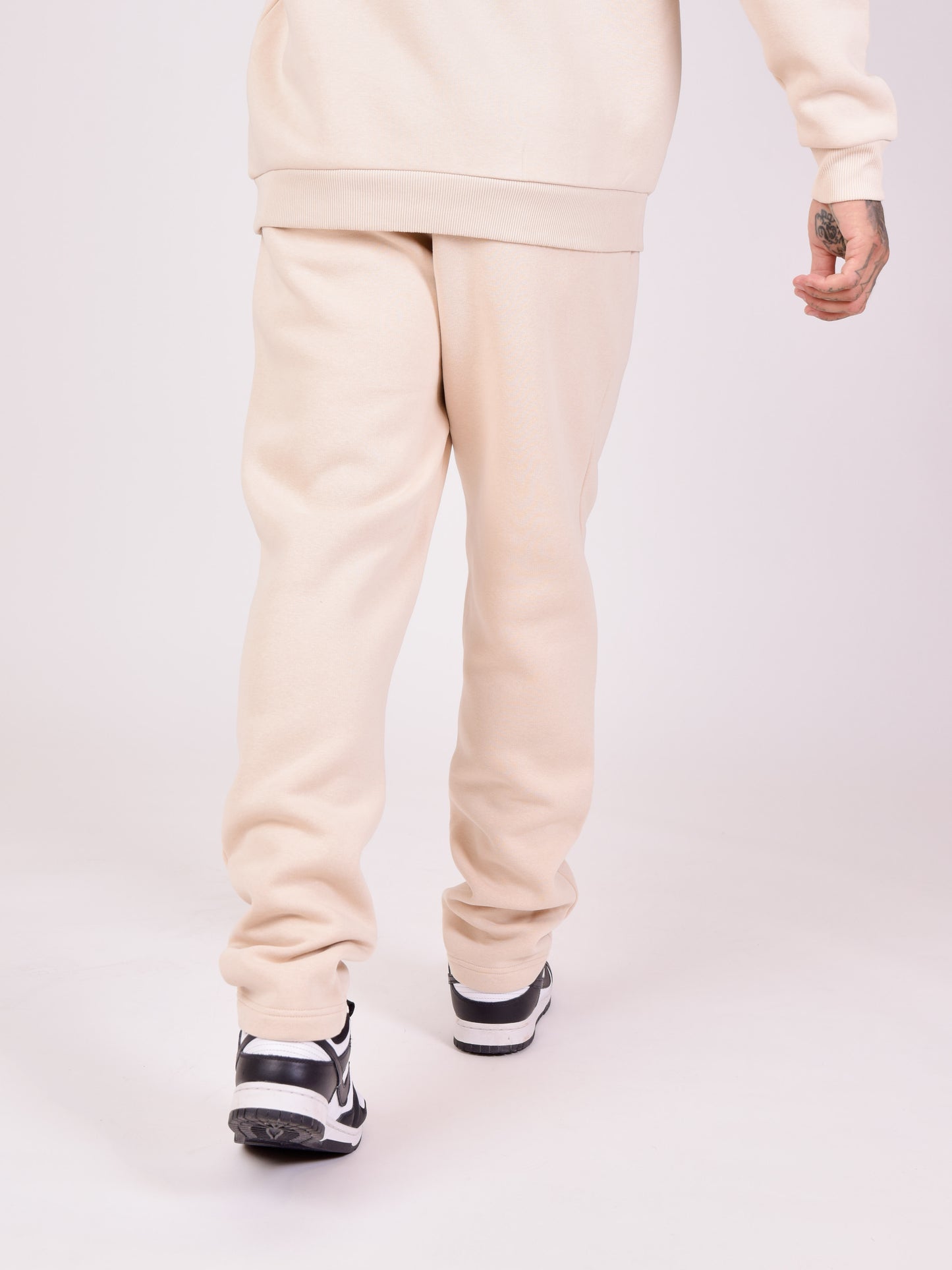tu2120901-beige-modelshot