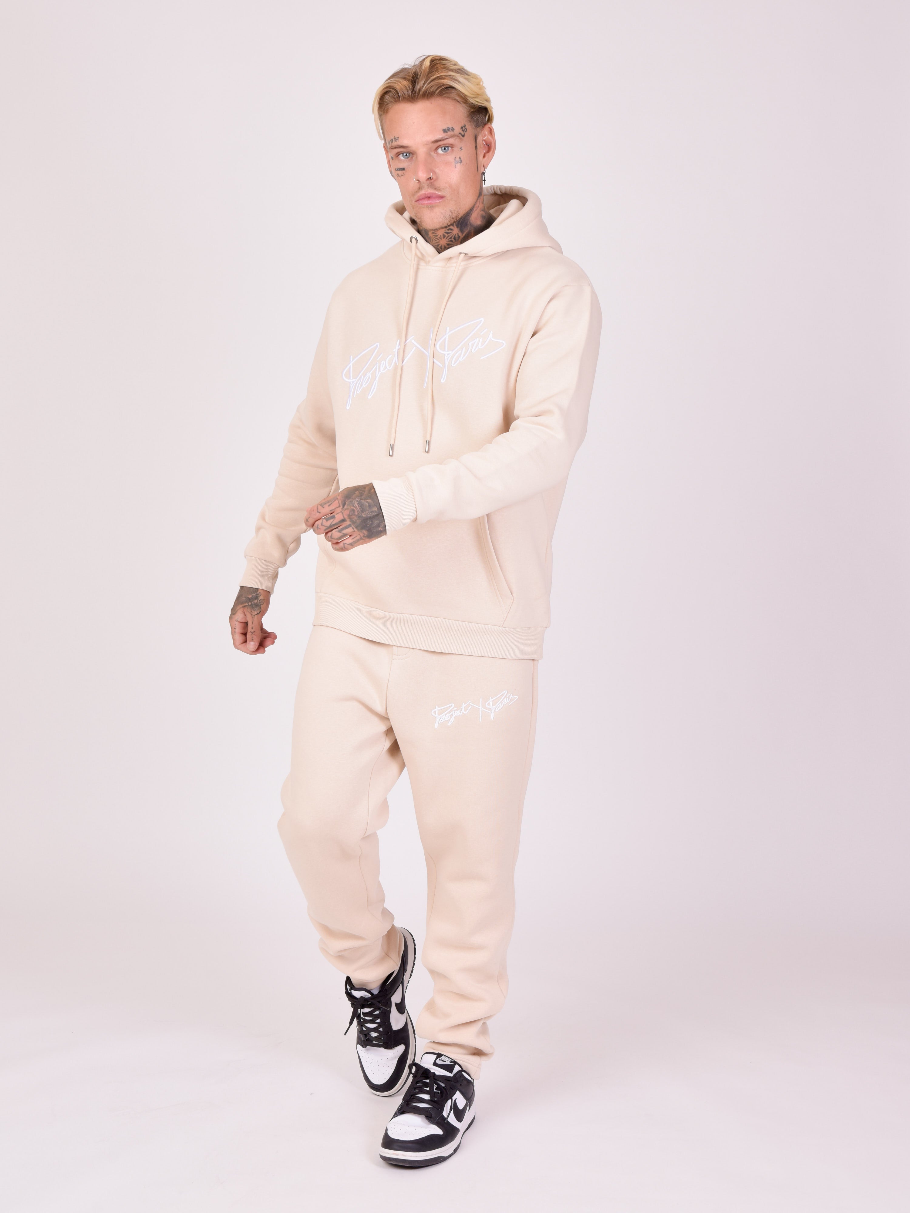 tu2120901-beige-modelshot