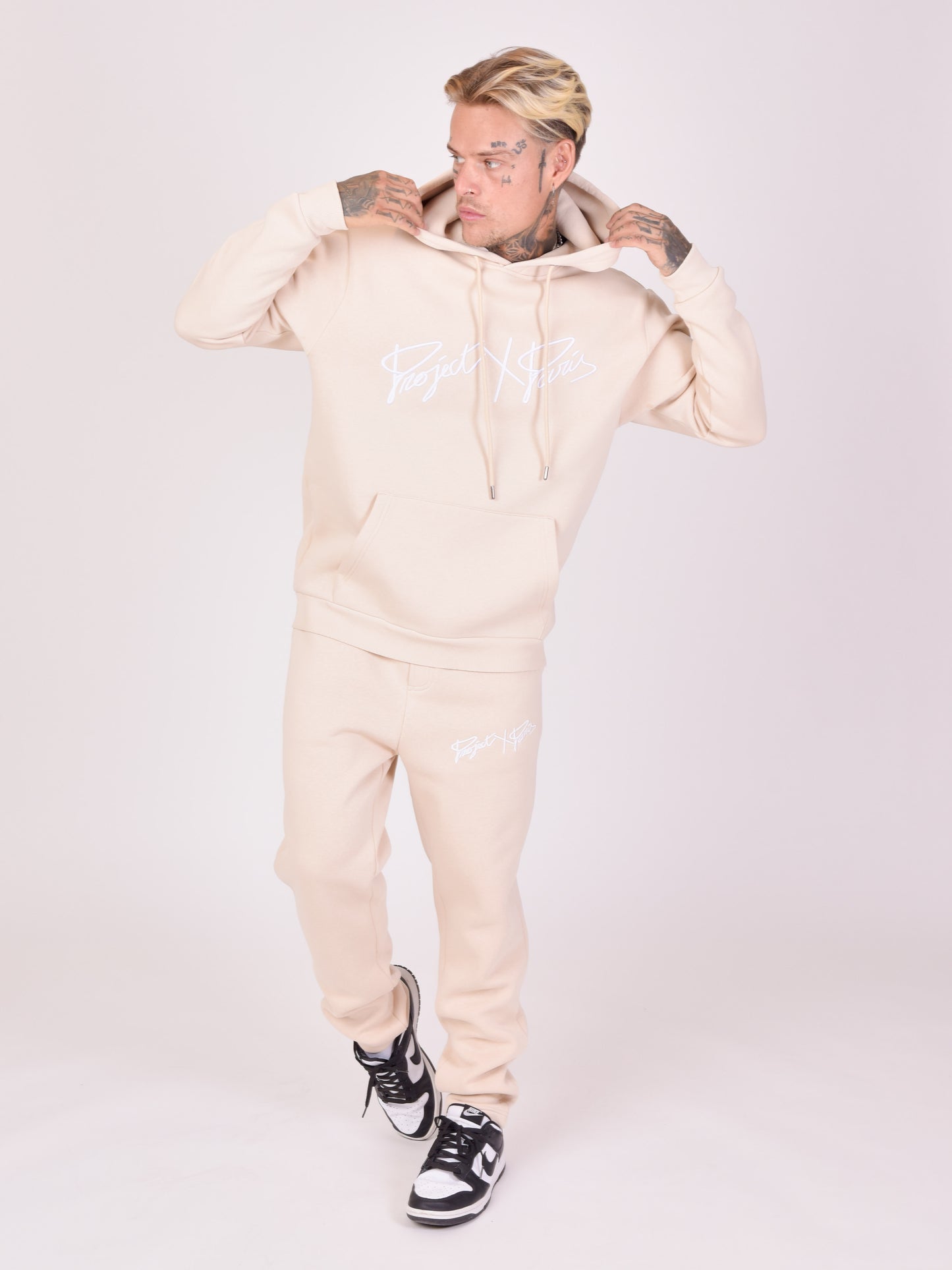 tu2120901-beige-modelshot