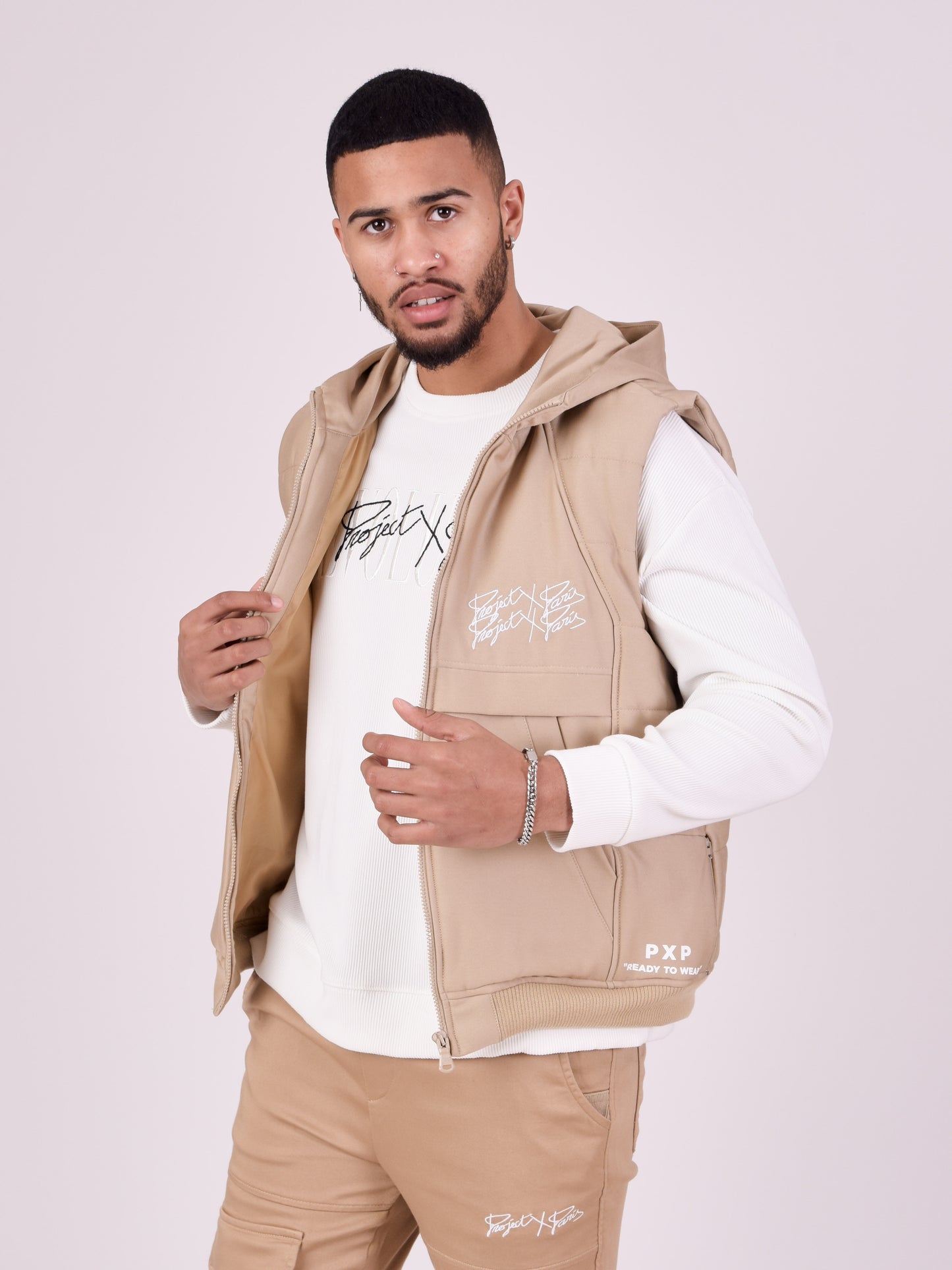 tu213901-beige