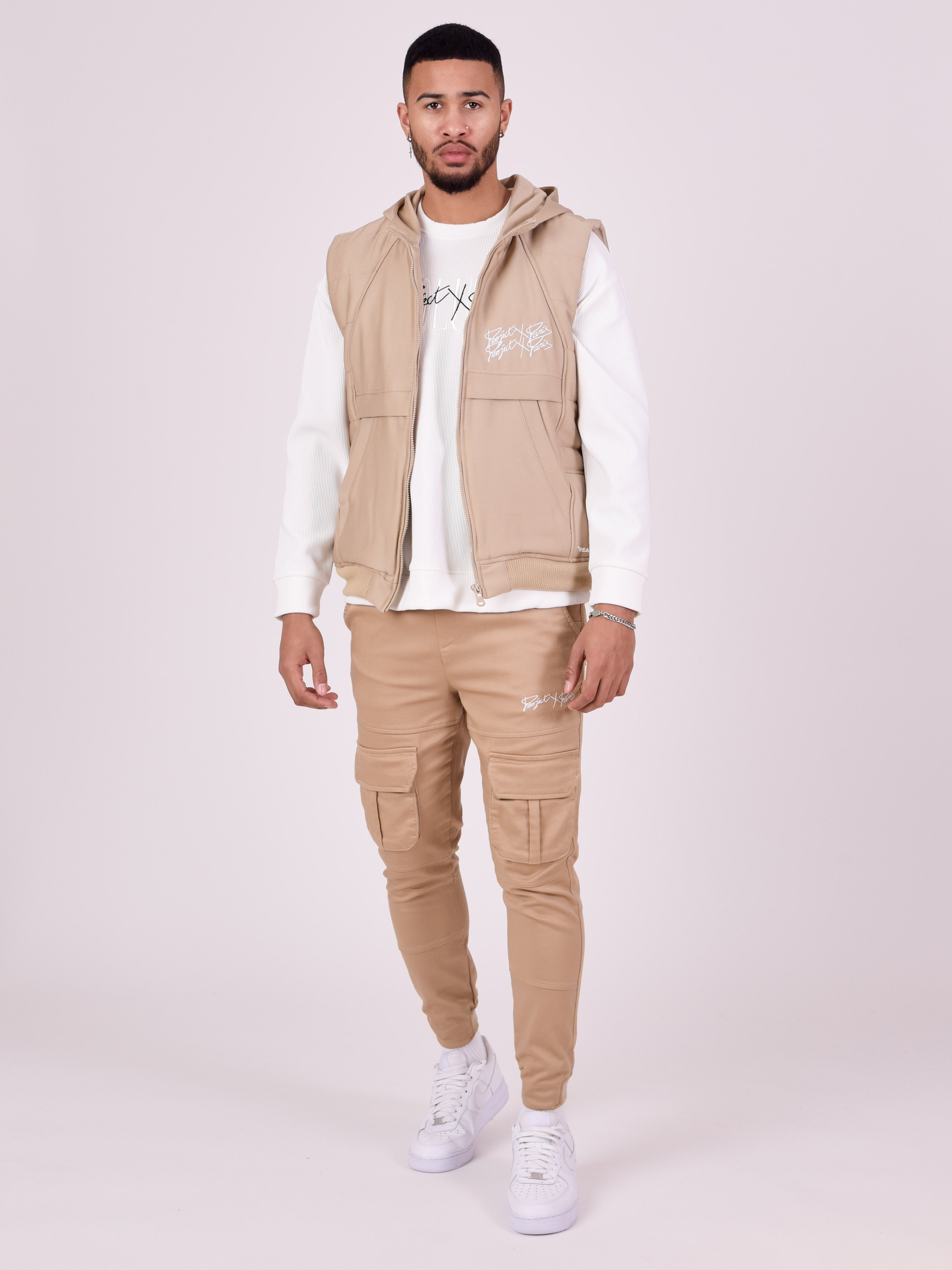 tu213901-beige