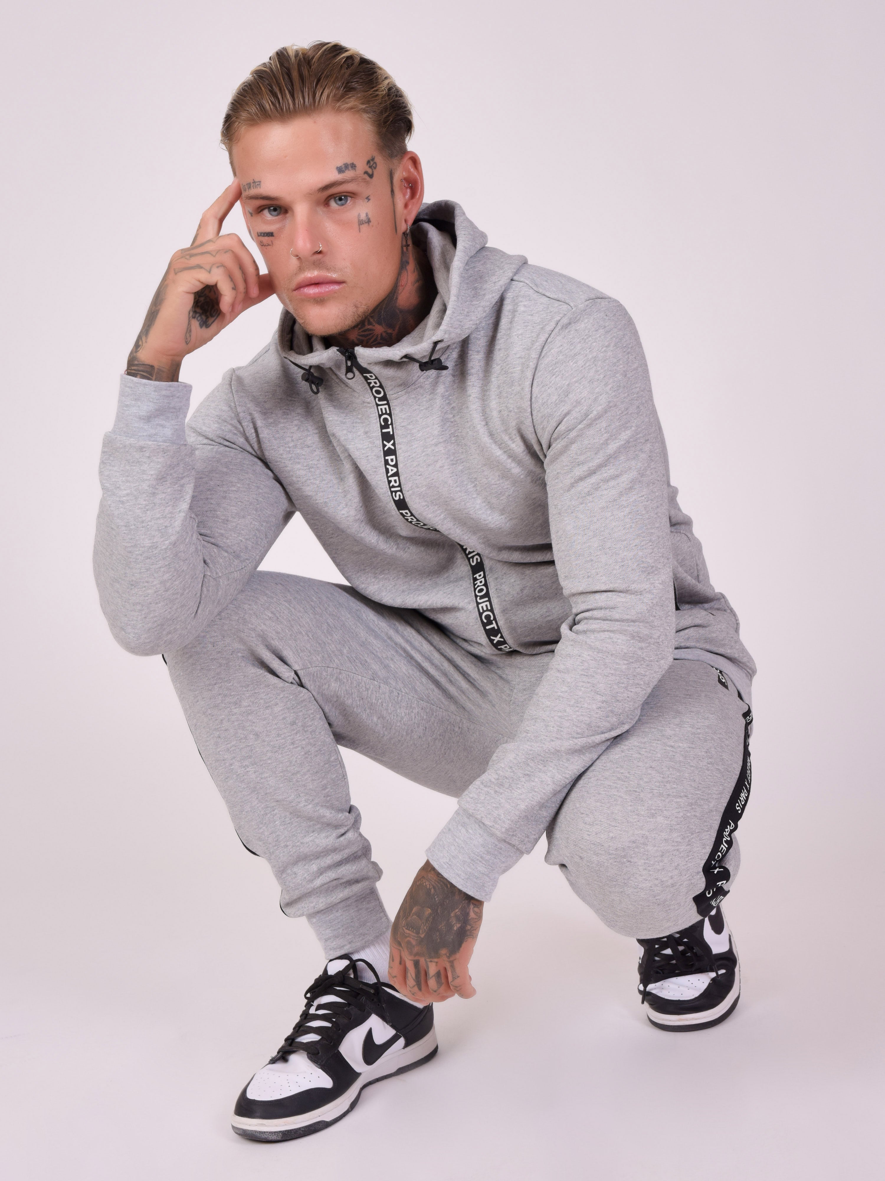 Basic Kapuzenjacke mit Reißverschluss und Logo-1