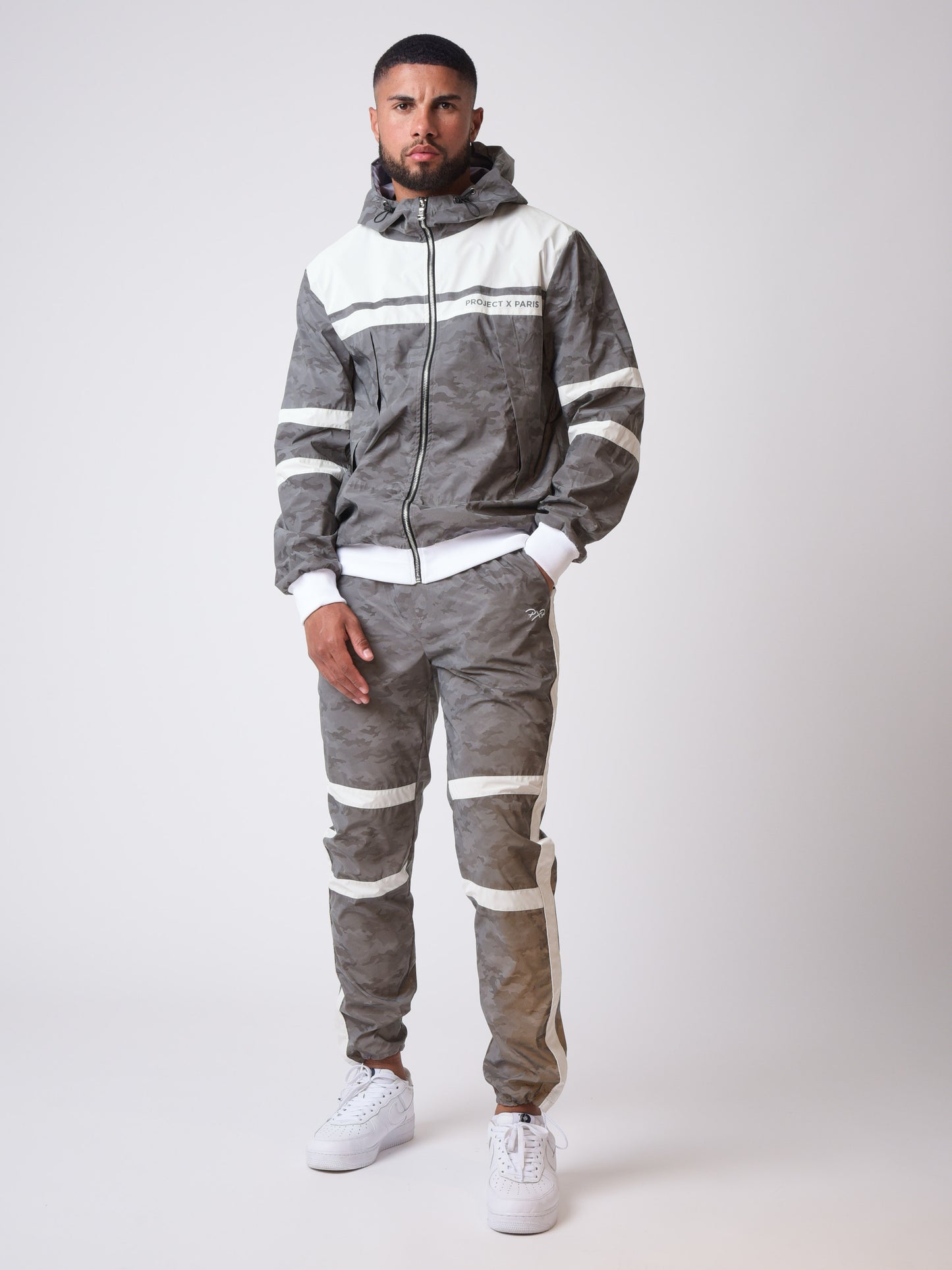 veste-a-capuche-bi-matiere-motif-camouflage-2030091-blanc