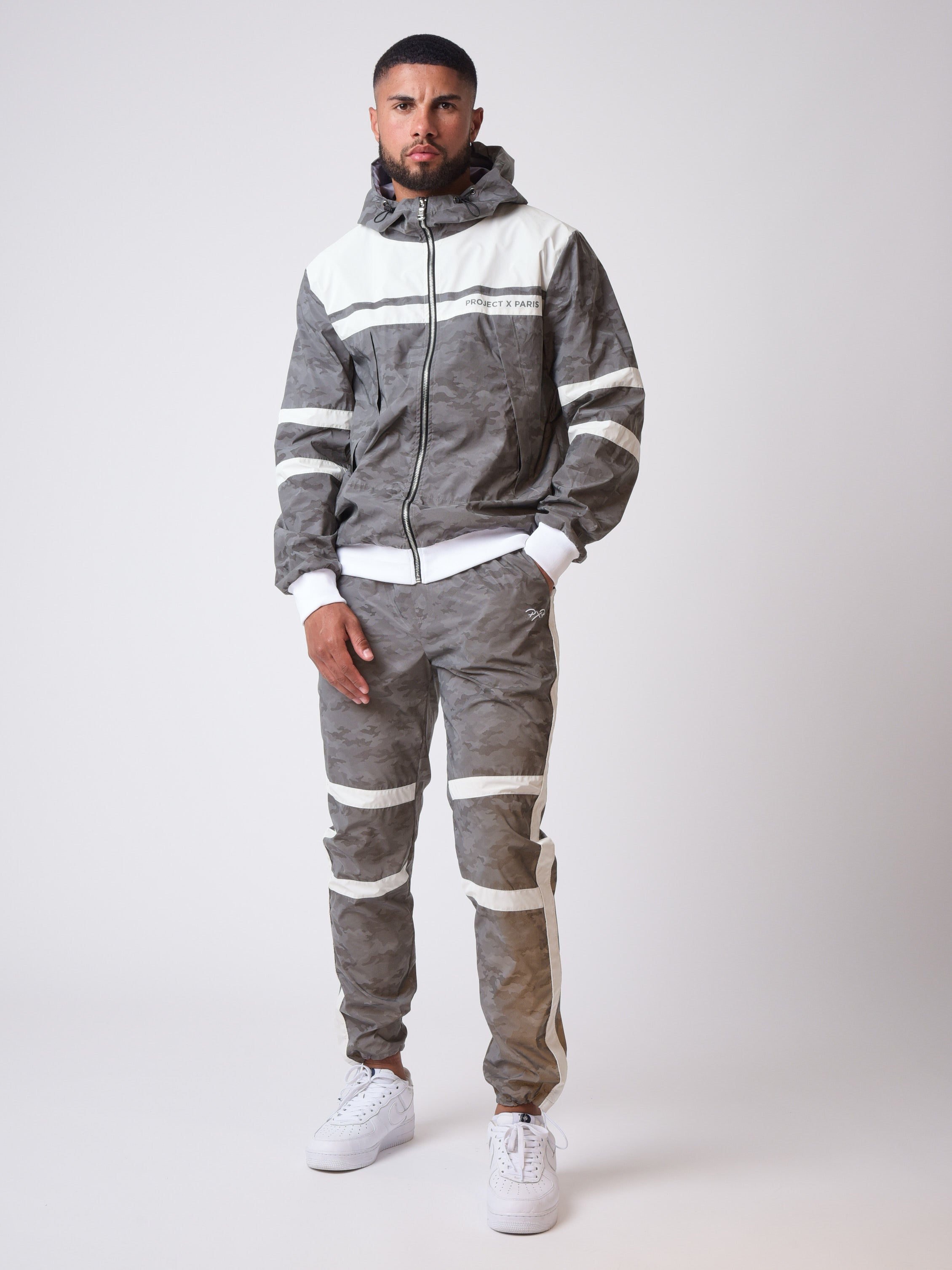 veste-a-capuche-bi-matiere-motif-camouflage-2030091-blanc