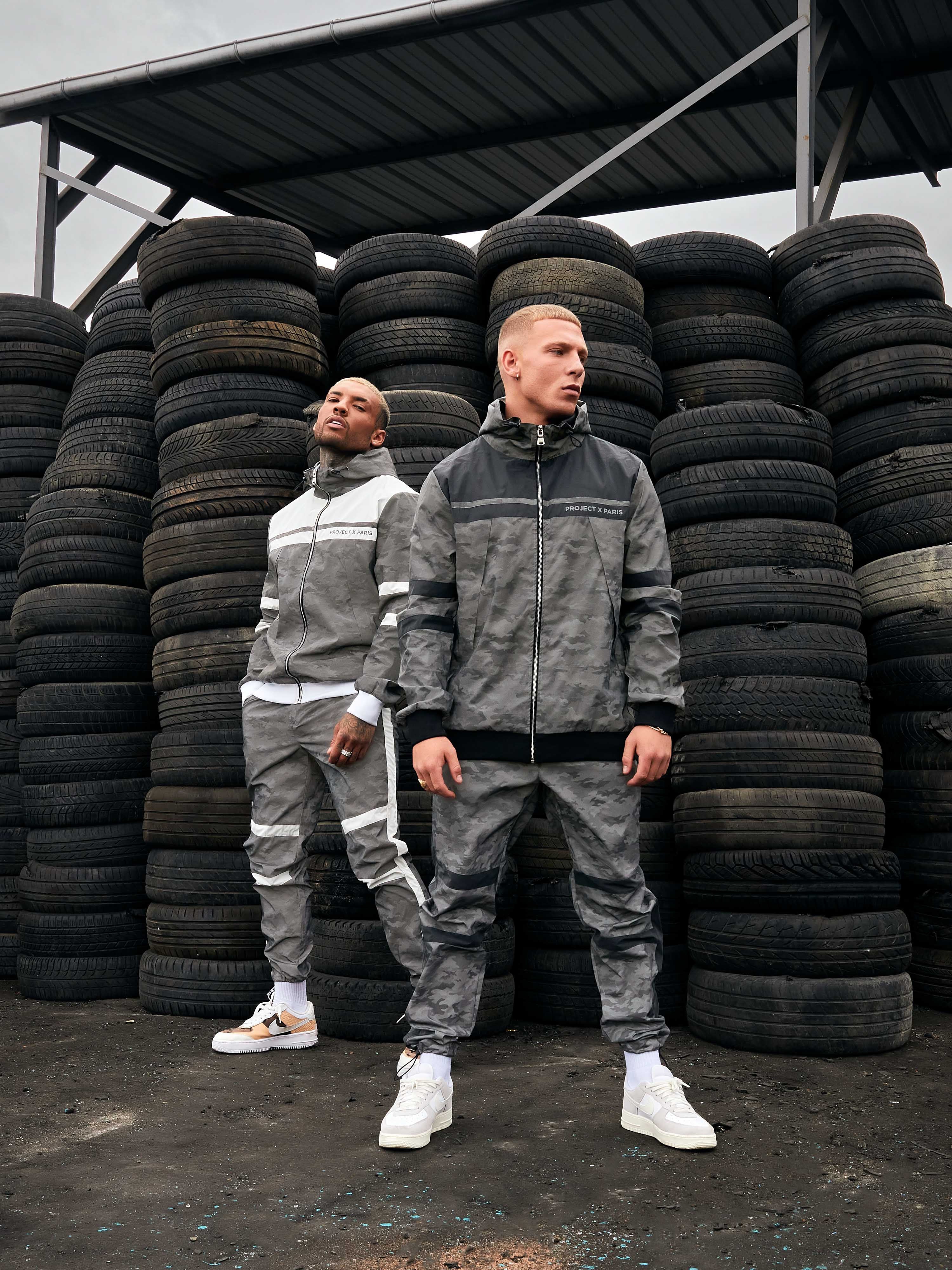 Reflekterende to-materialers hettejakke med kamuflasjemønster 