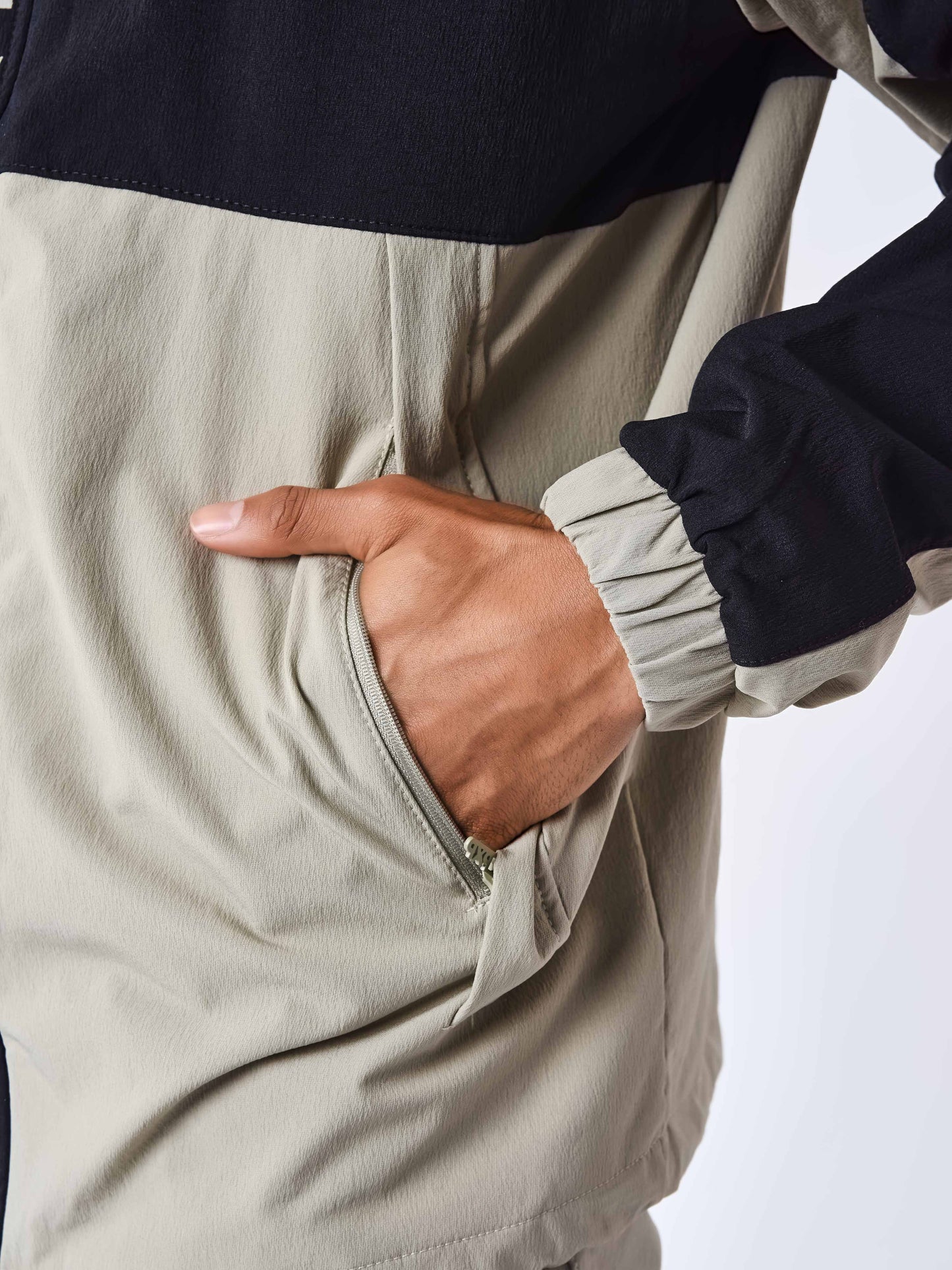 veste-a-capuche-colorblock-beige