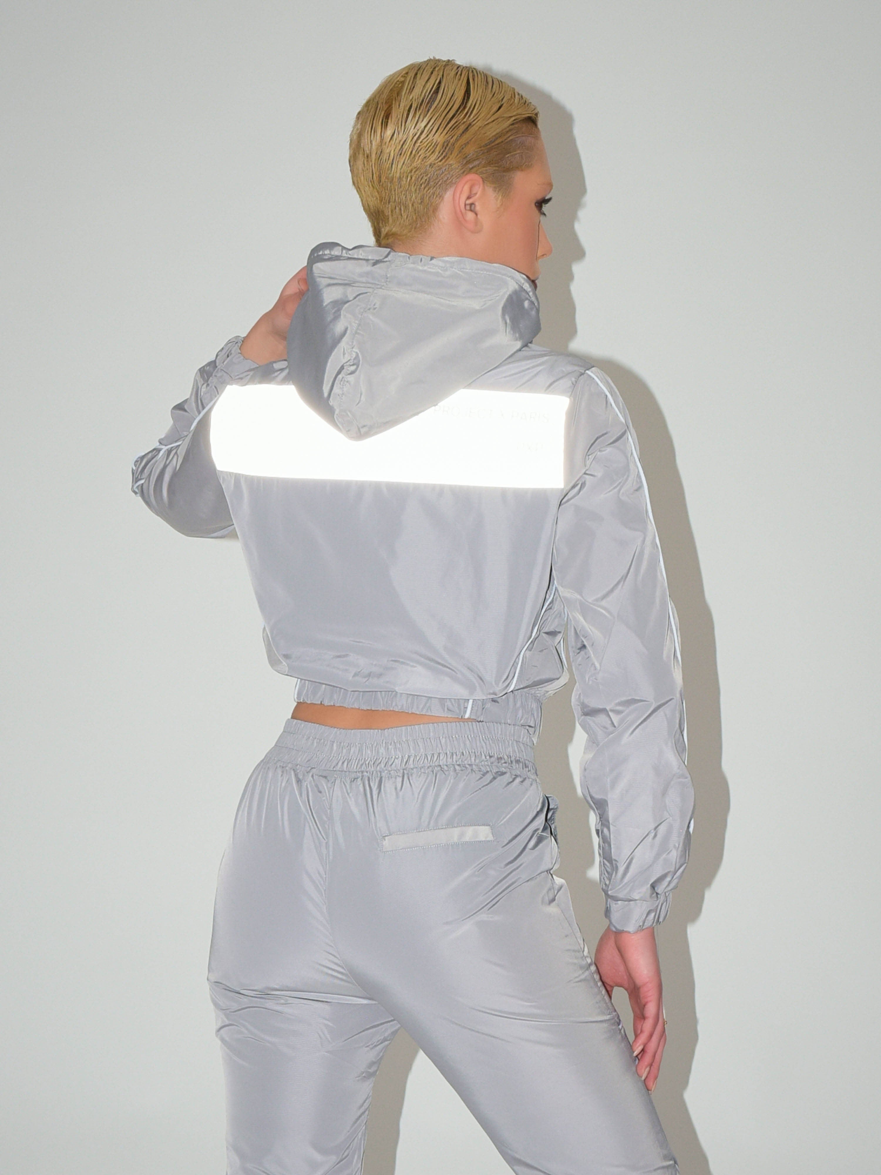 veste-a-capuche-piping-contraste-gris-clair