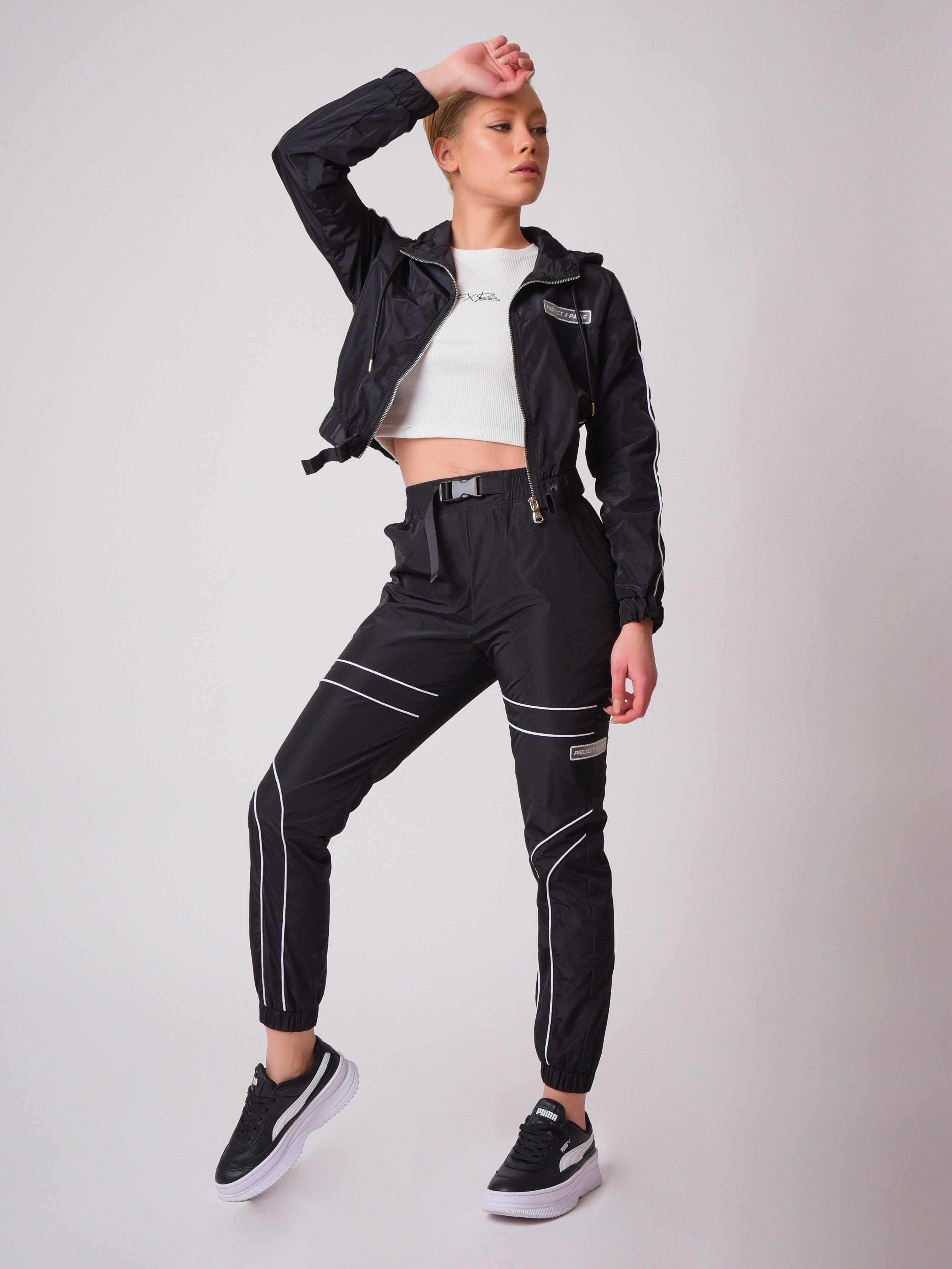 Giacca con cappuccio e piping a contrasto-1