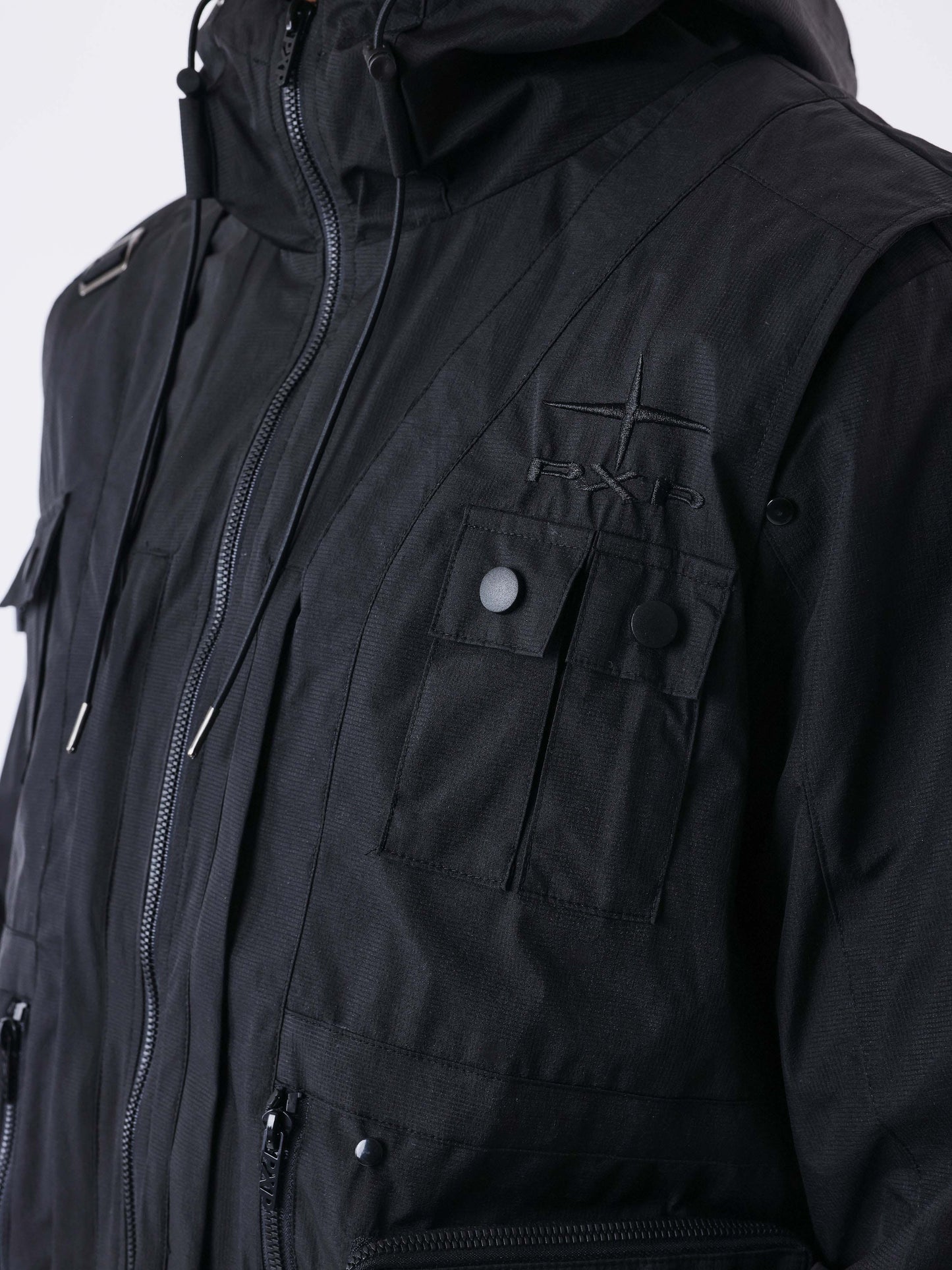 veste-a-capuche-technique-collaboration-kalash-noir-detailshot