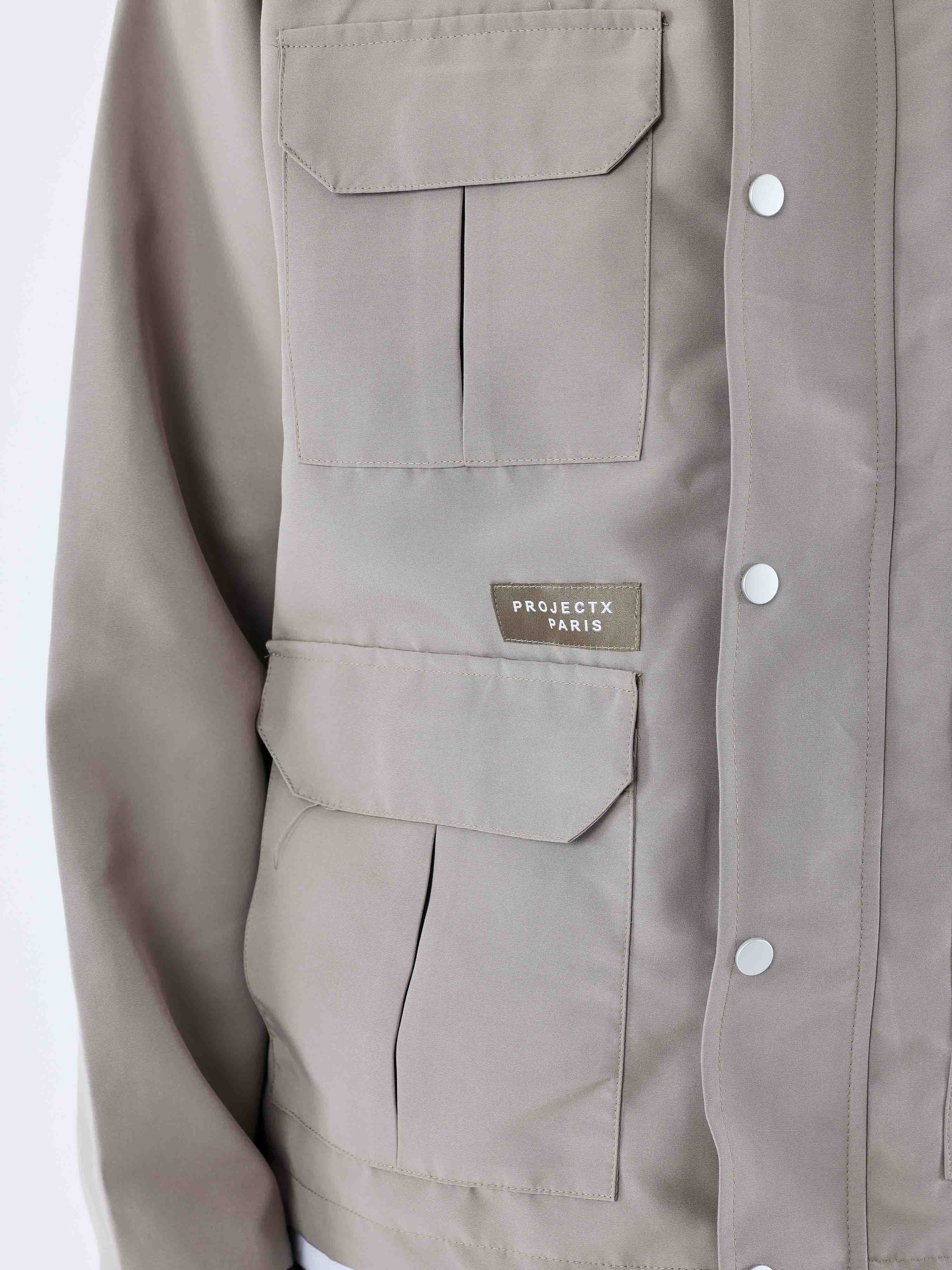 Chaqueta con capucha técnica-6