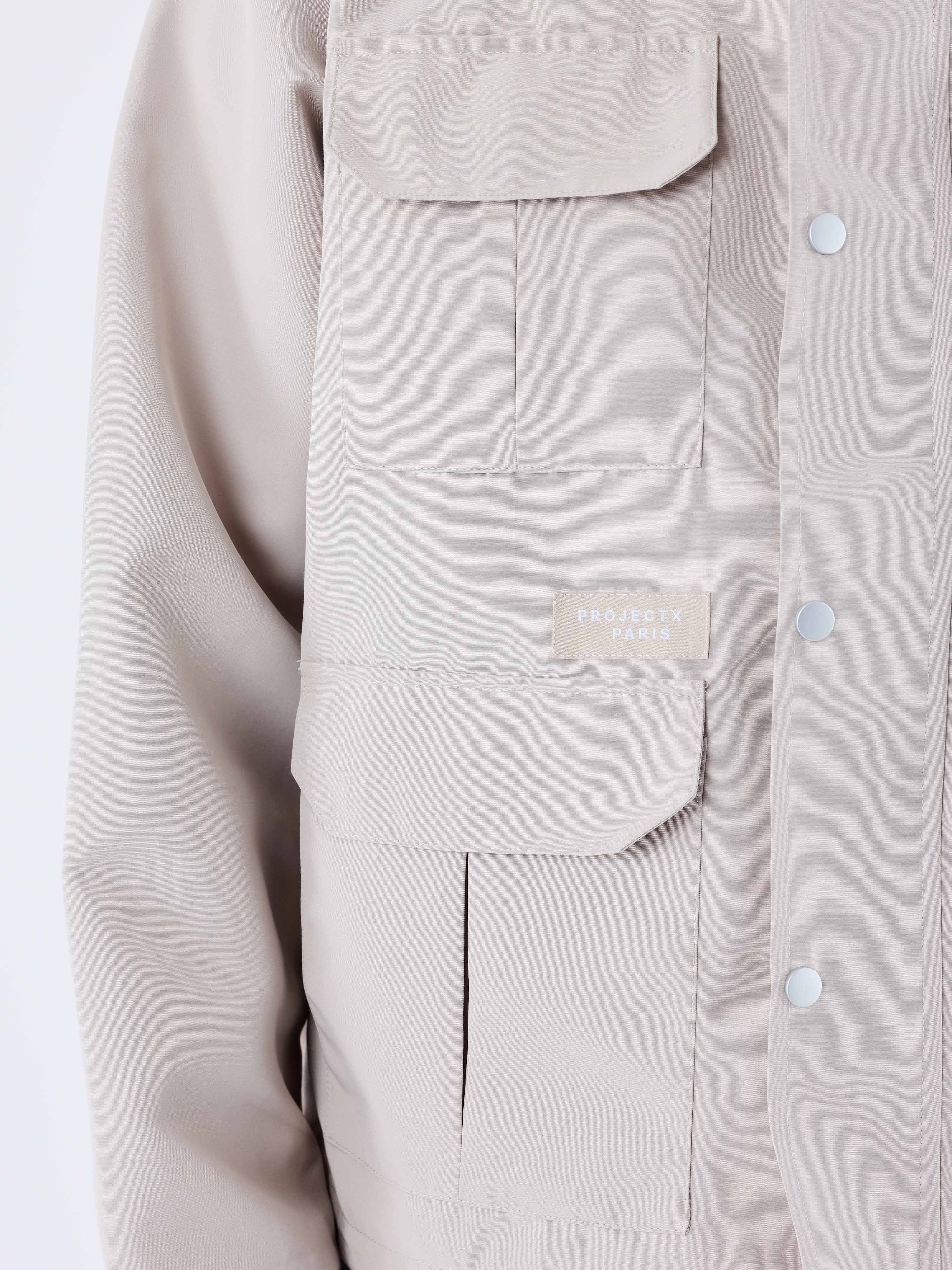 Chaqueta con capucha técnica-6