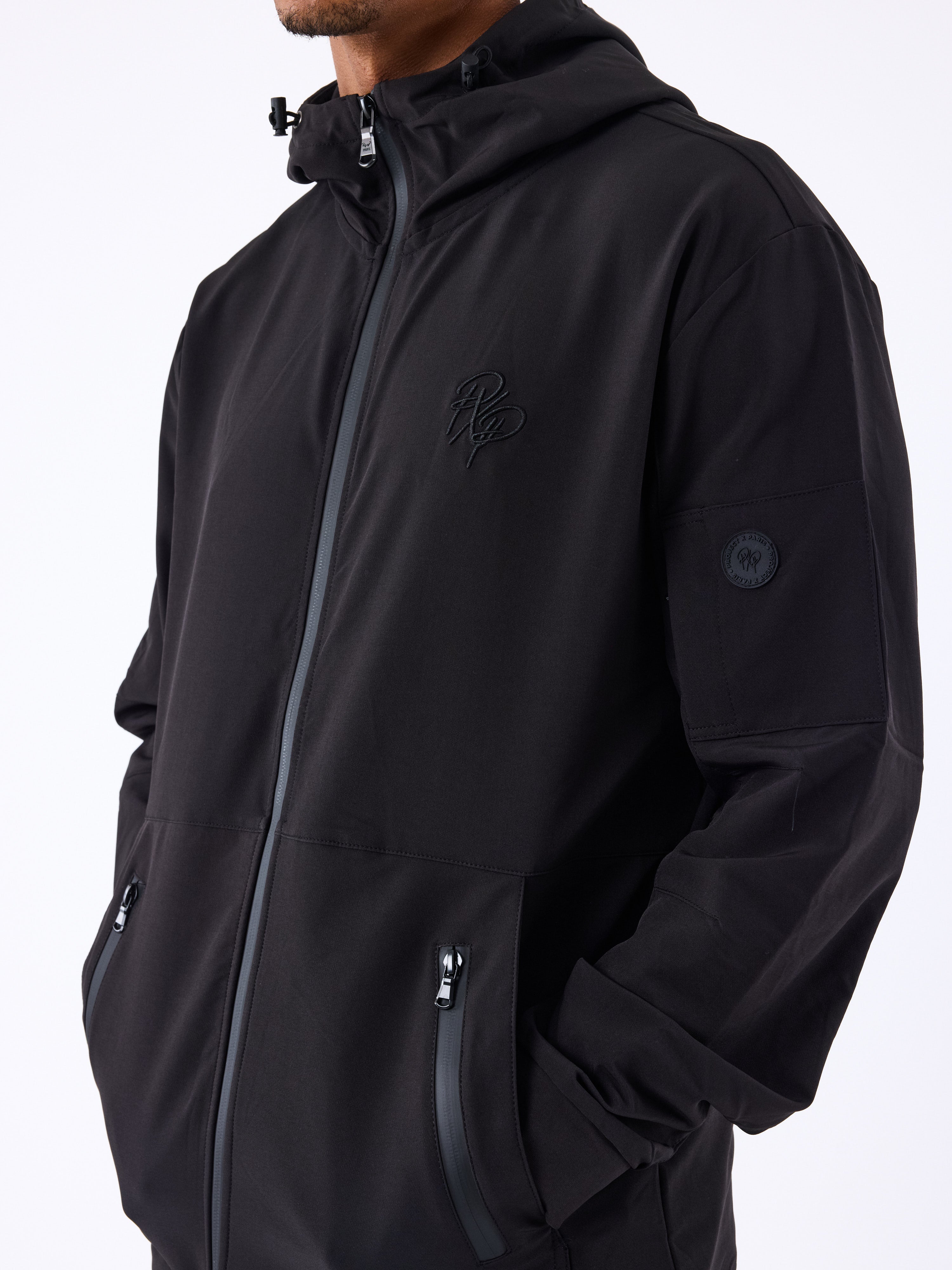 veste-a-capuche-technique-noir