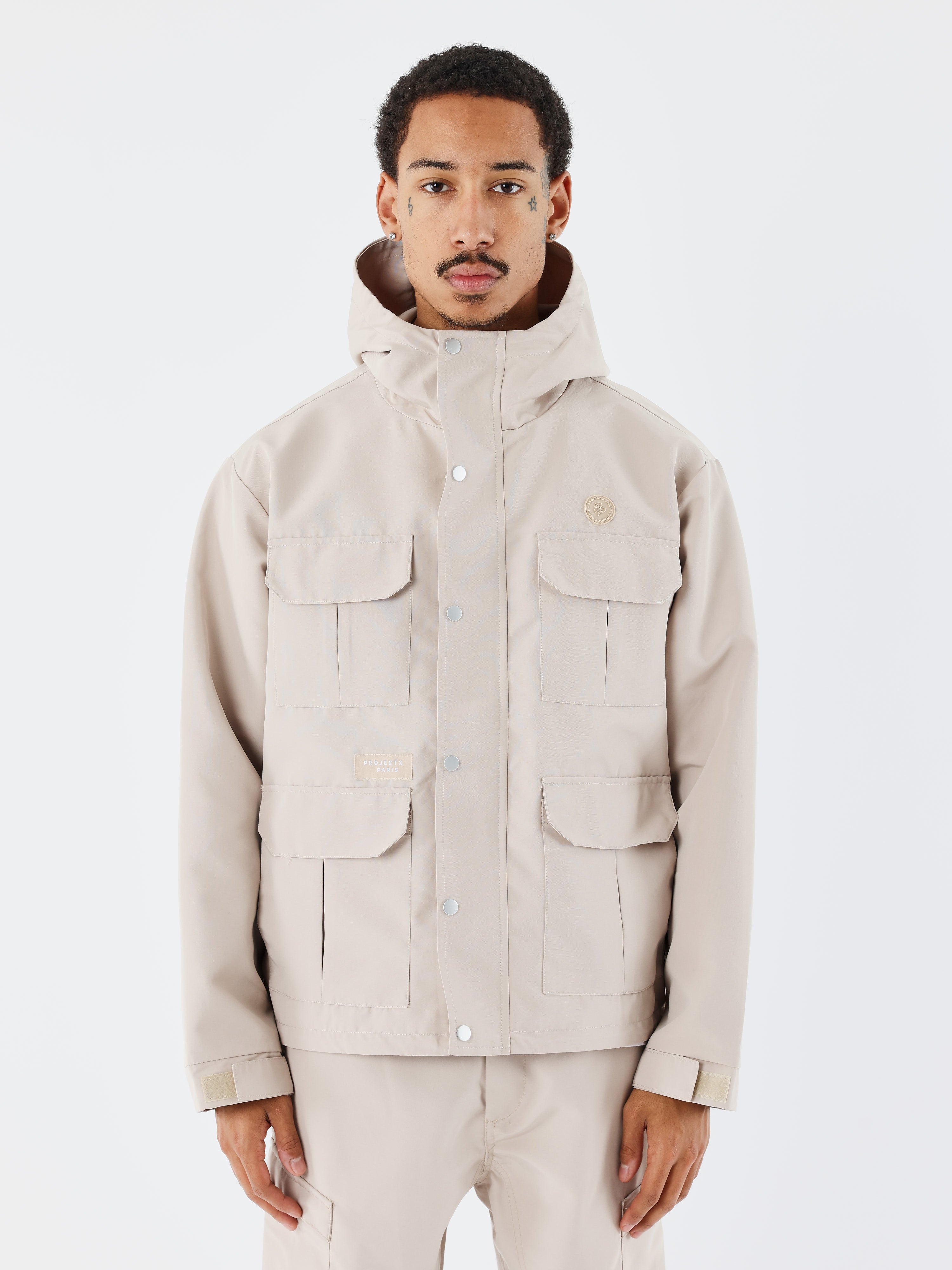 Chaqueta con capucha técnica-1