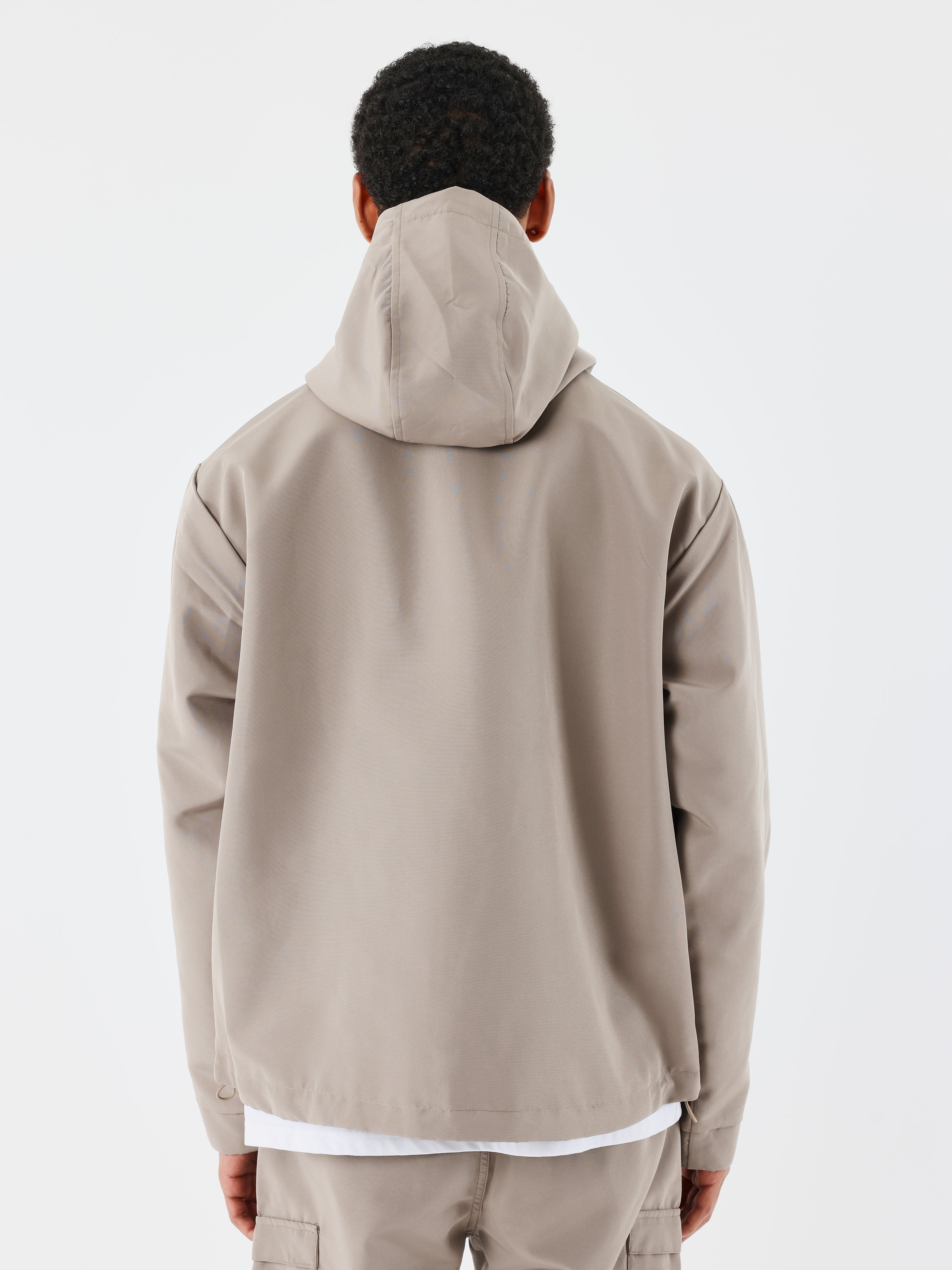 Chaqueta con capucha técnica-2