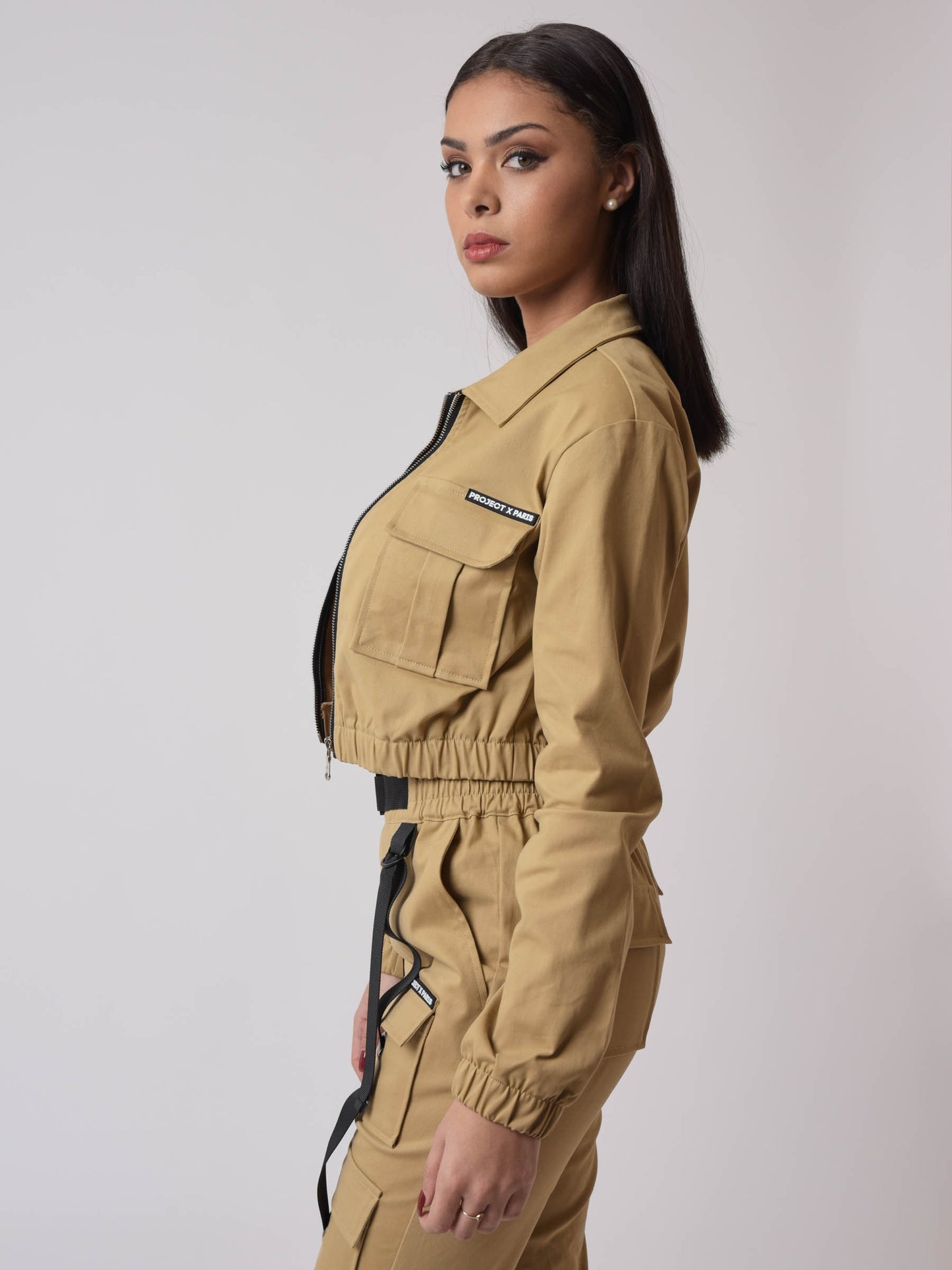 veste-a-poches-col-chemise-beige-modelshot