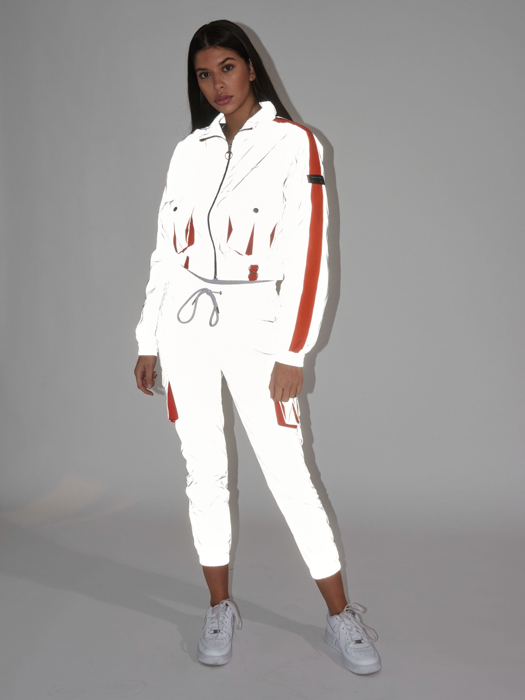 veste-courte-poches-oversize-orange-modelshot