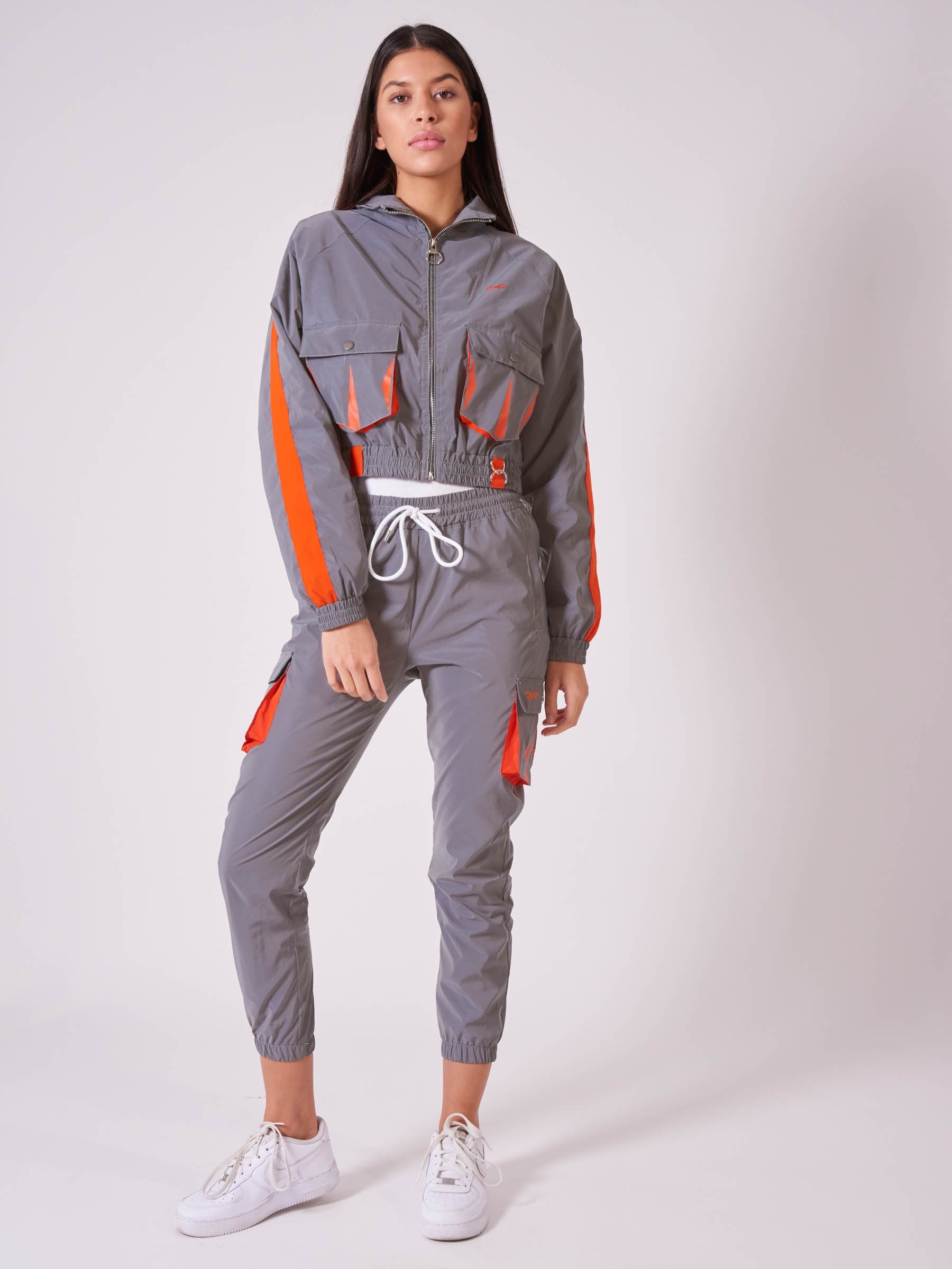 Kurze Jacke mit übergroßen Taschen-3