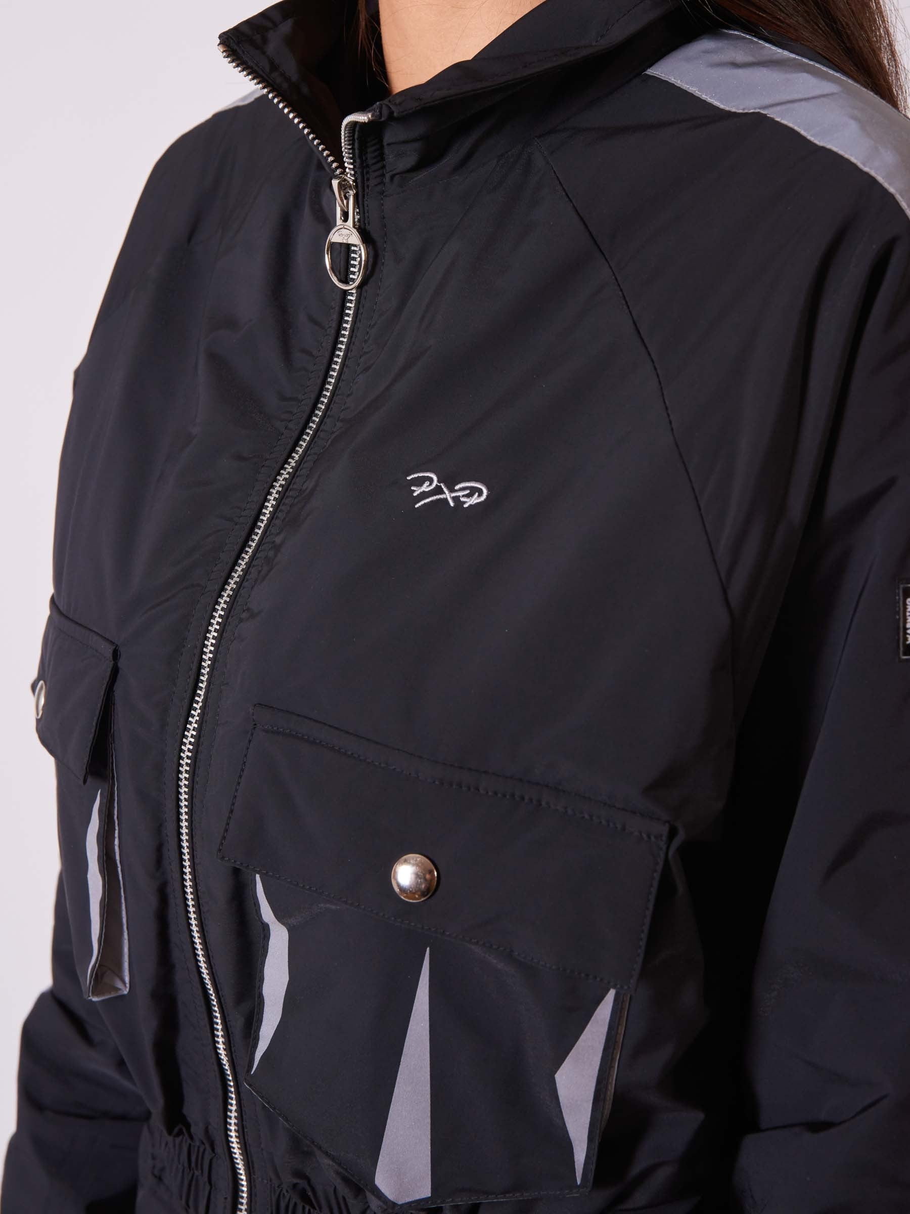 Kurze Jacke mit übergroßen Taschen-6