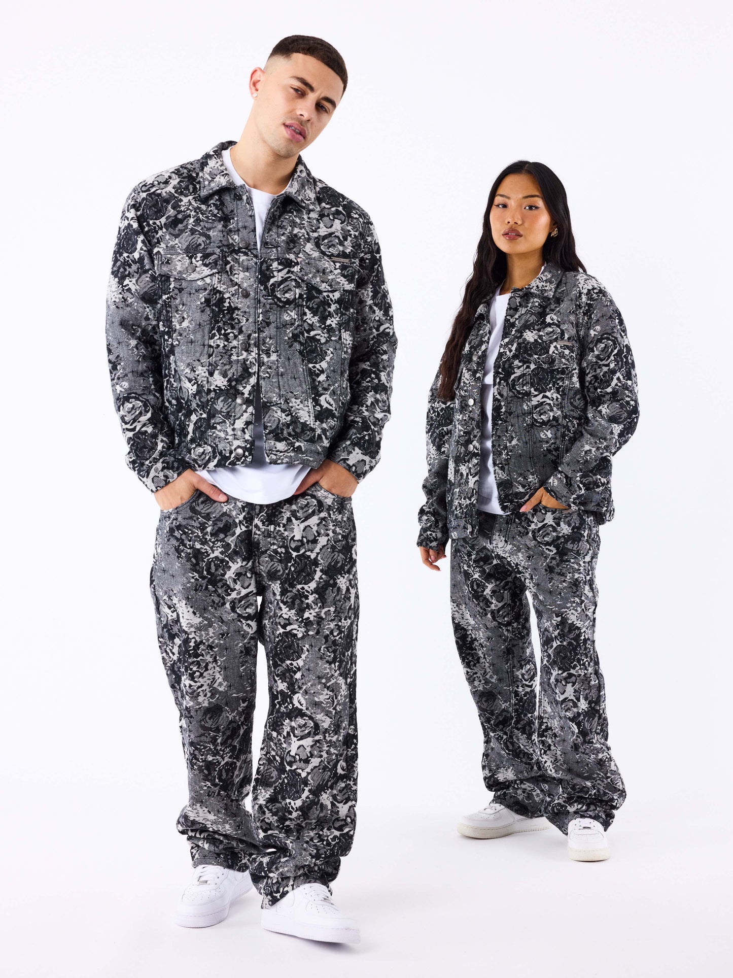 veste-en-denim-a-motif-abstrait-noir