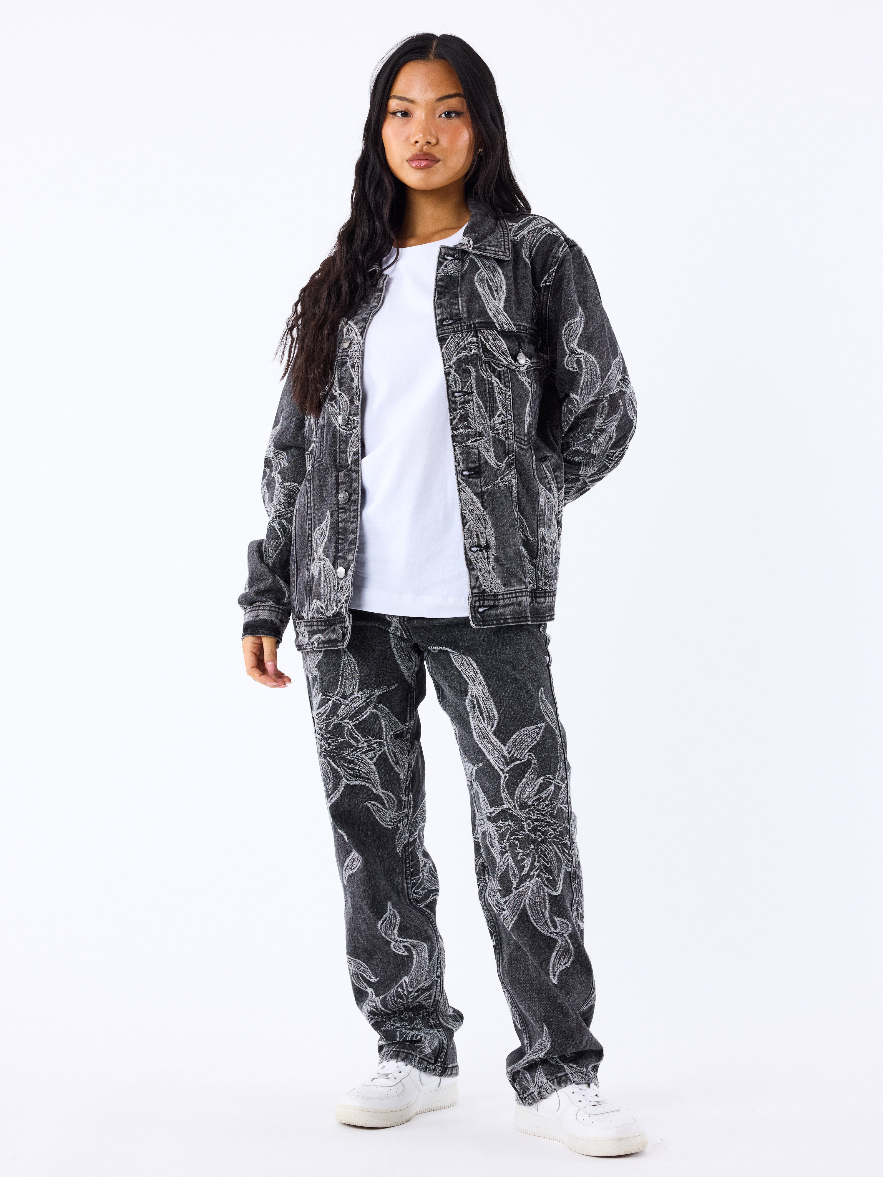 veste-en-denim-a-motif-floral-gris