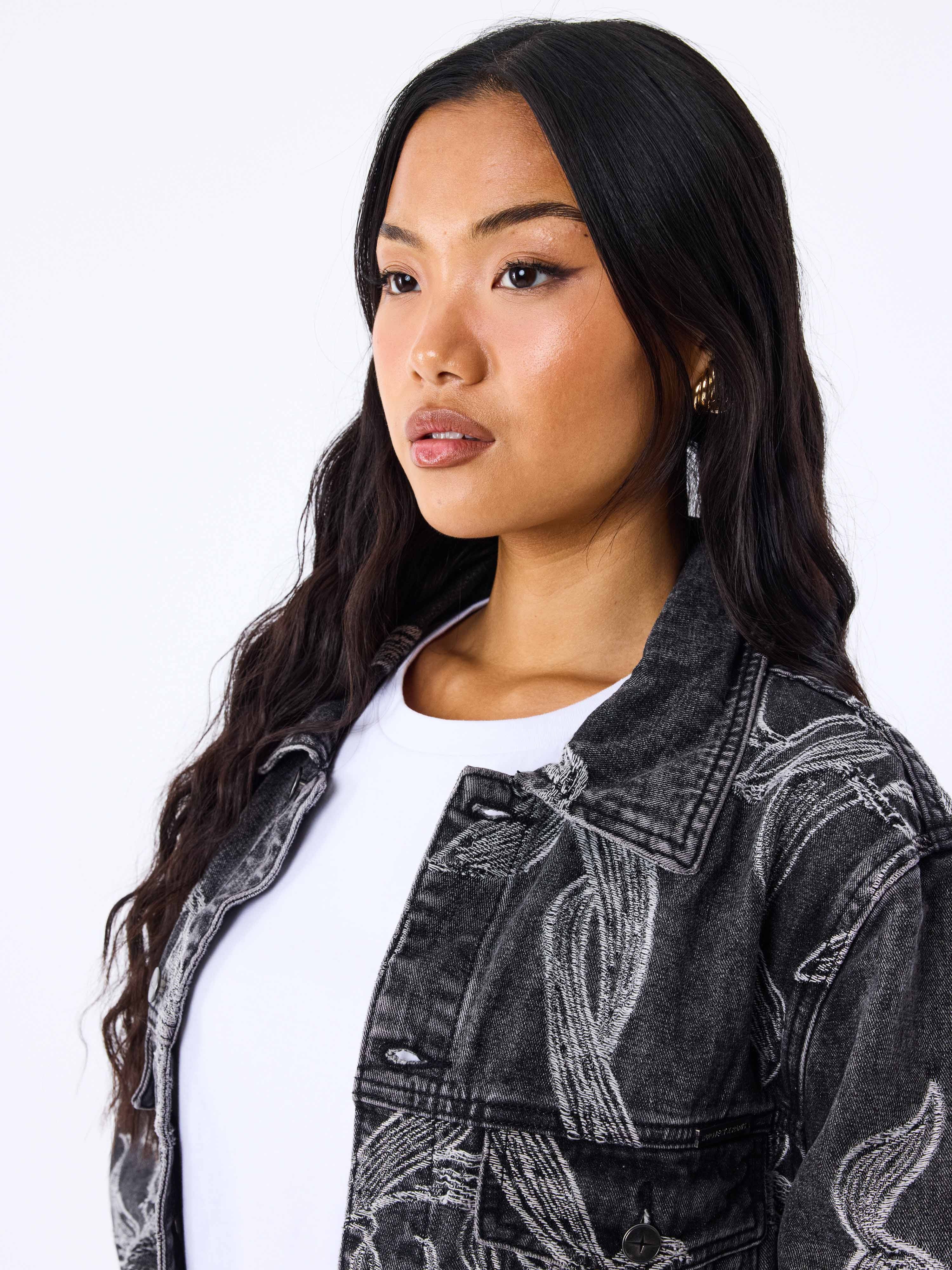 veste-en-denim-a-motif-floral-gris