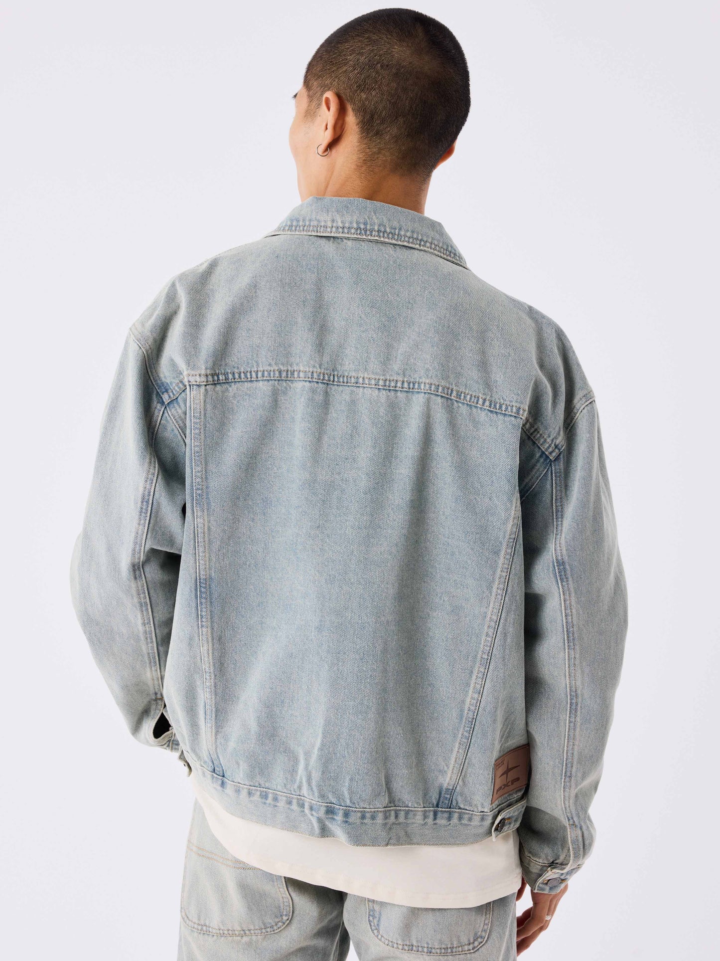 veste-en-jean-d-ensemble-bleu