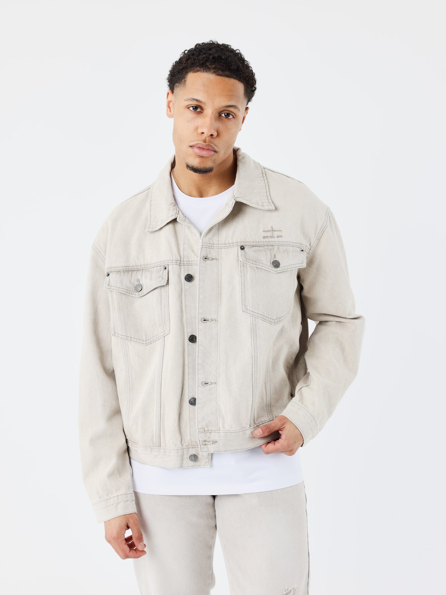 veste-en-jean-d-ensemble-gris-clair