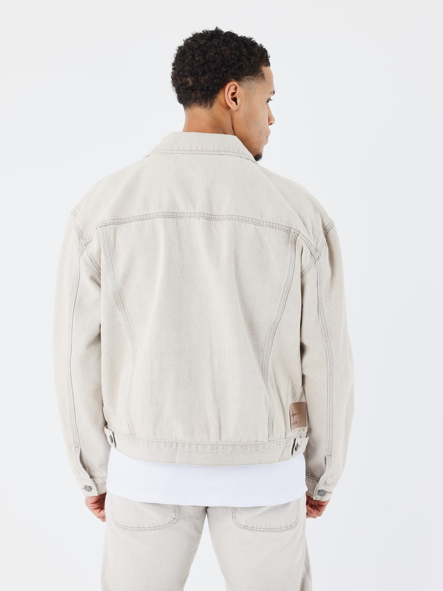 veste-en-jean-d-ensemble-gris-clair