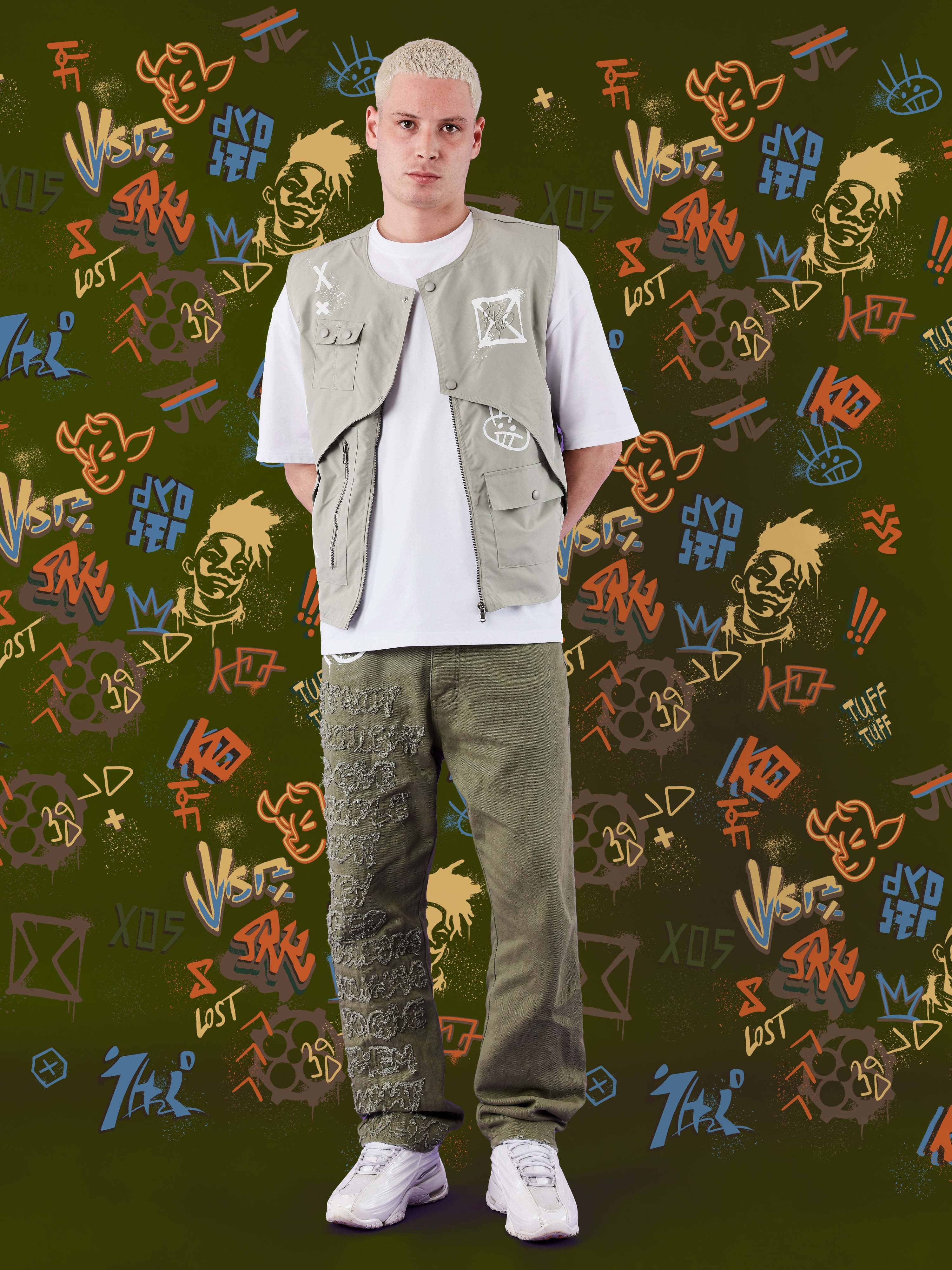 veste-gilet-sans-manche-arcane-olive-modelshot