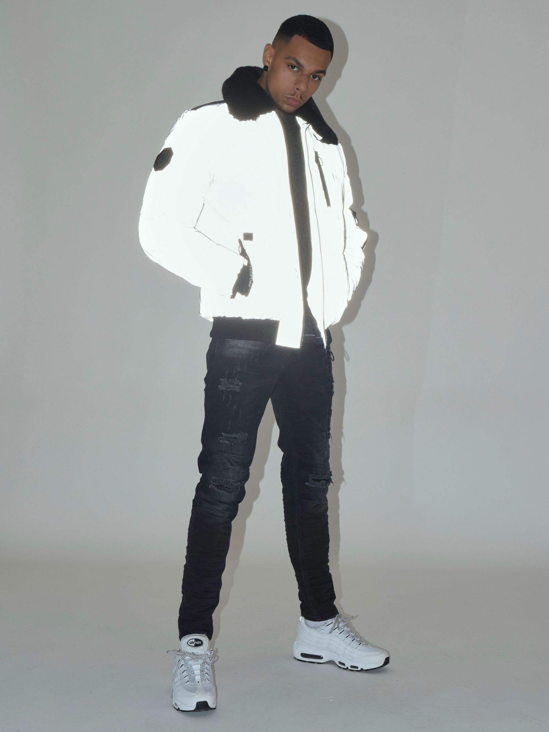 veste-matelassee-col-aviateur-en-fausse-fourrure-reflechissant-modelshot