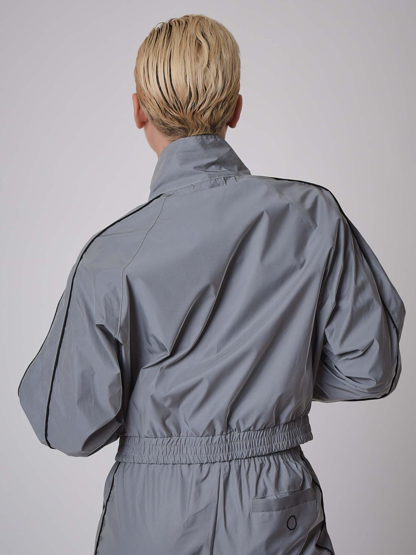 veste-oversize-elastiquee-col-montant-reflechissante-avec-piping-reflechissant