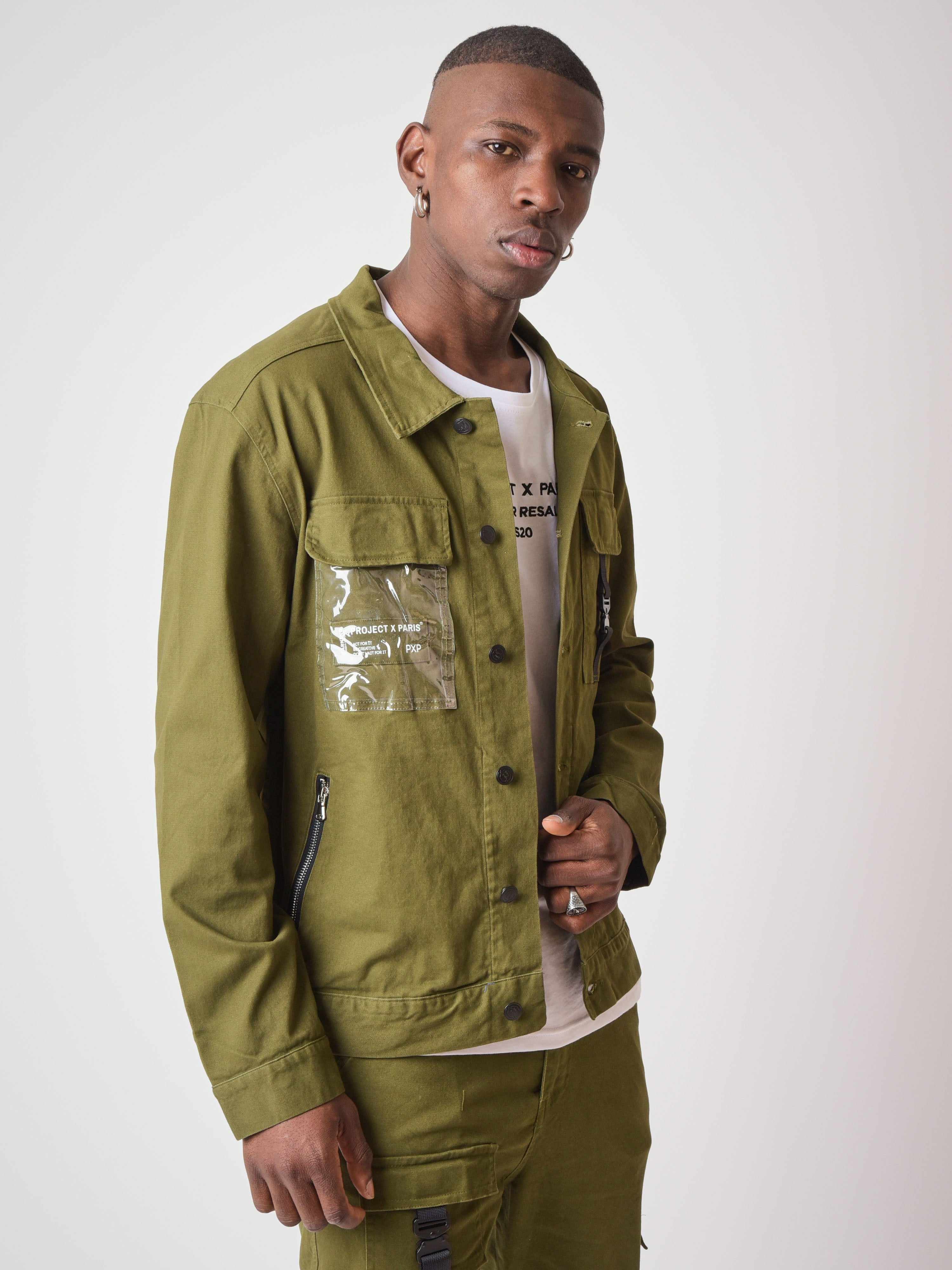 veste-poche-transparente-et-clip-kaki