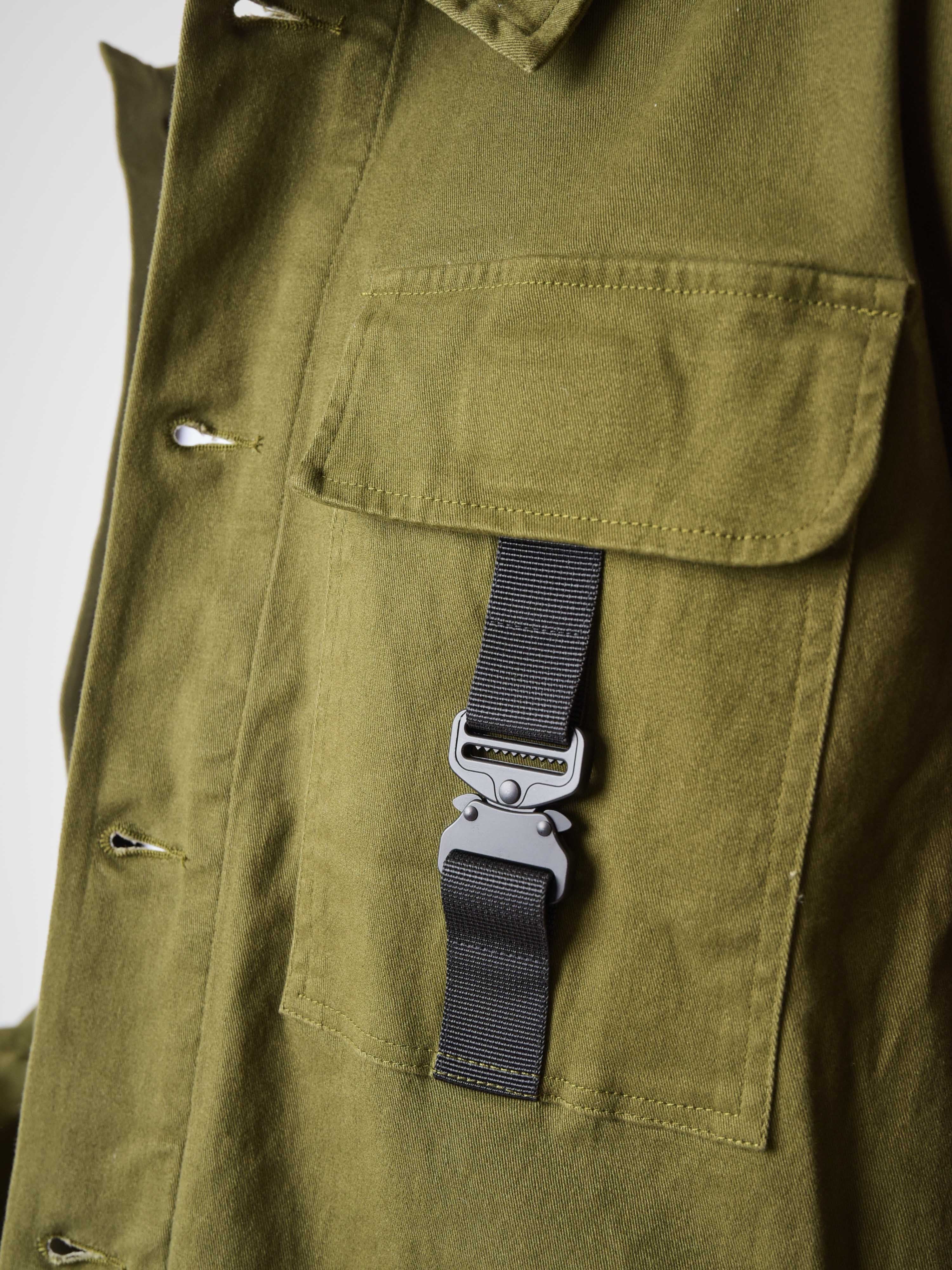 veste-poche-transparente-et-clip-kaki