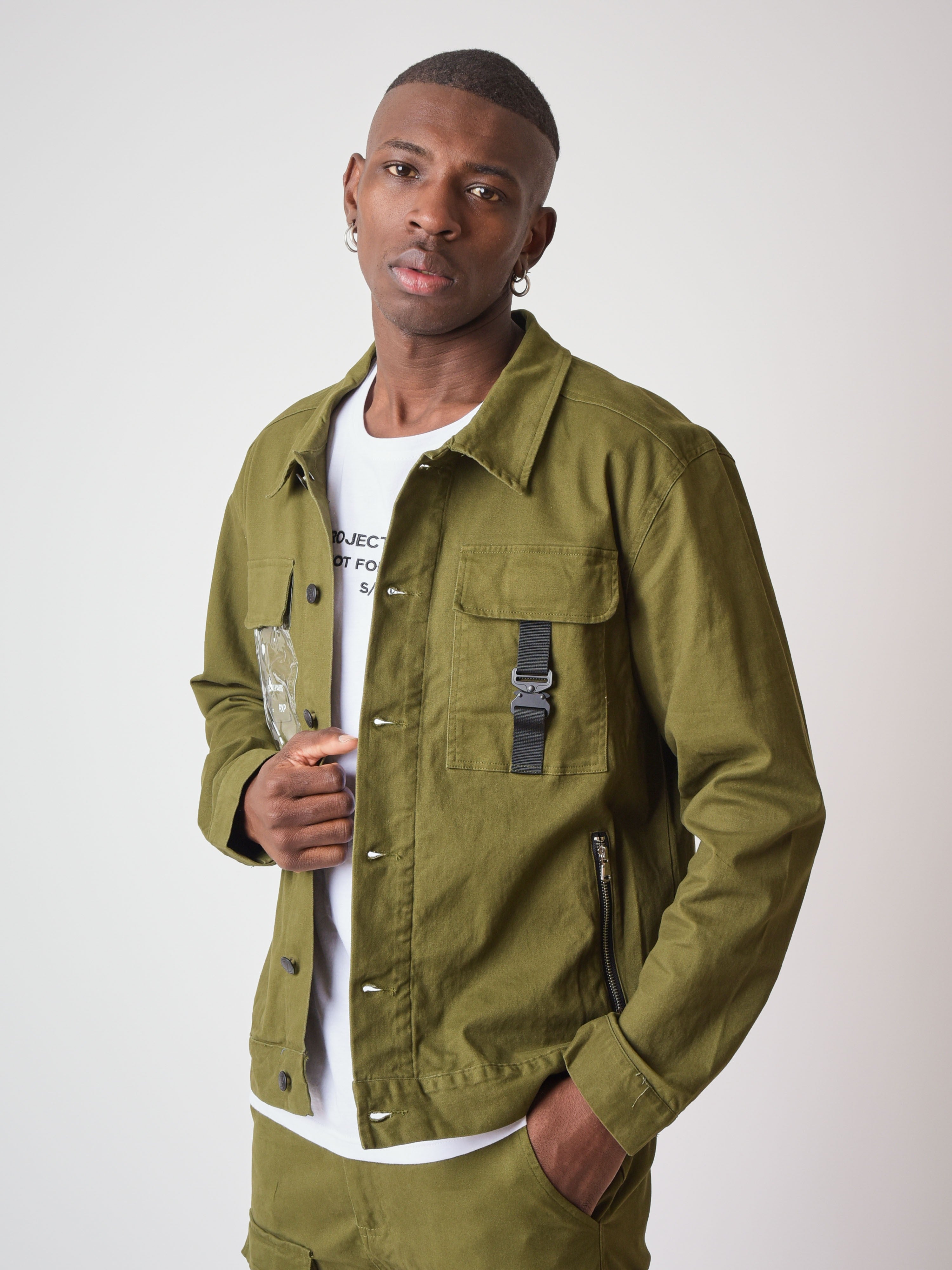 veste-poche-transparente-et-clip-kaki