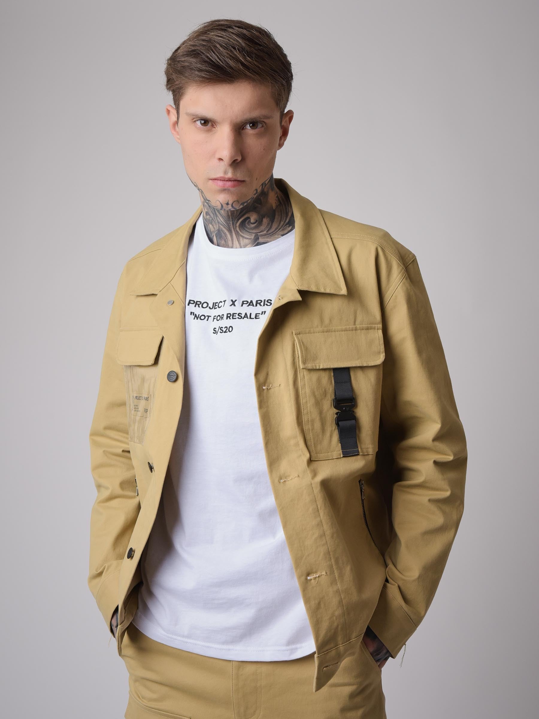 veste-poche-transparente-et-clip-beige
