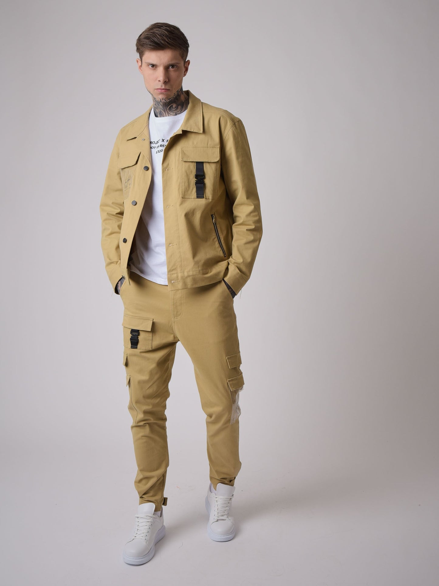 veste-poche-transparente-et-clip-beige