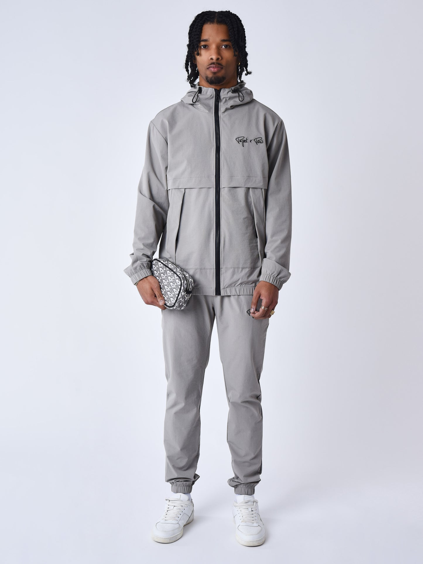 veste-techwear-gris-clair